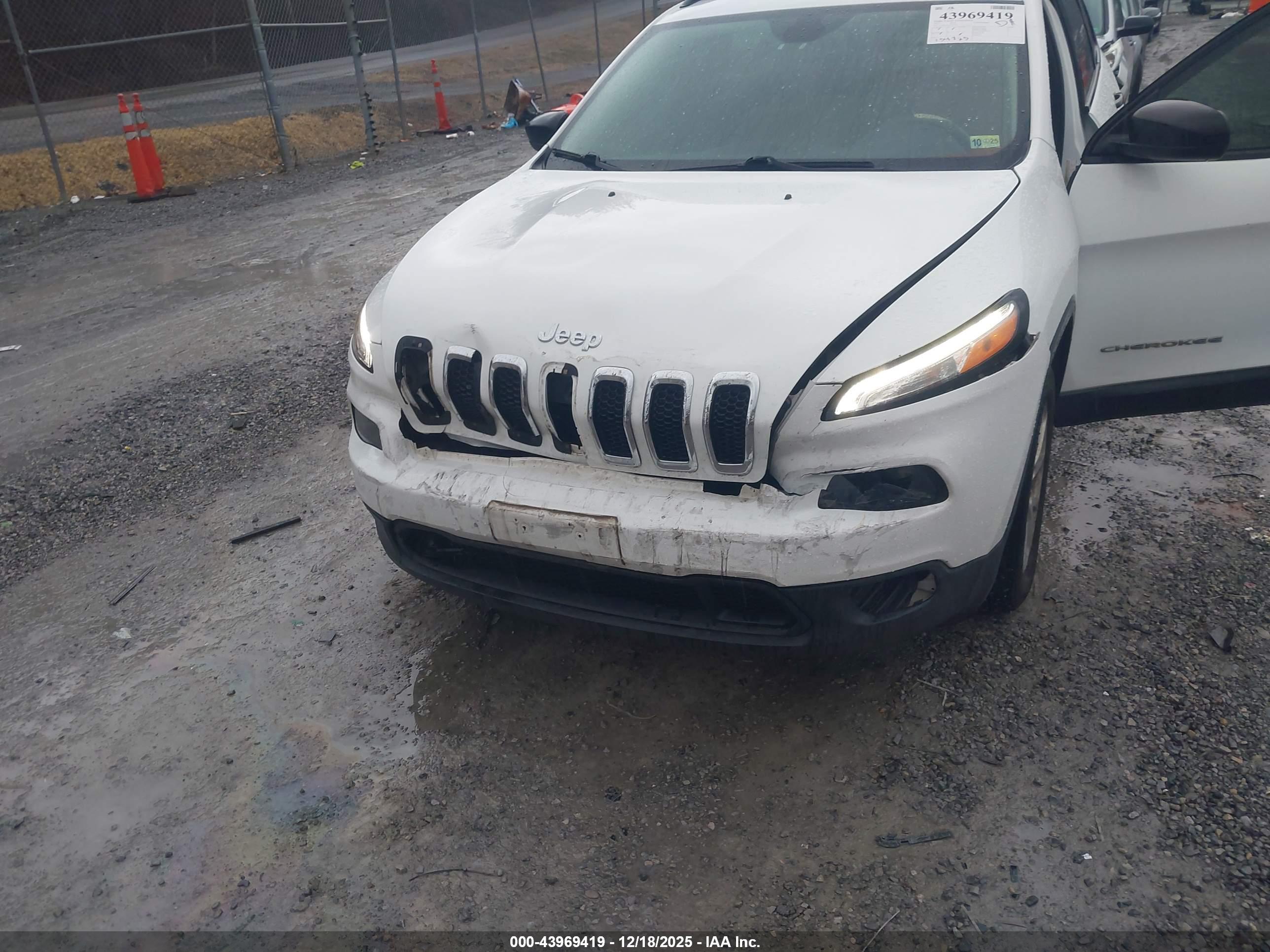 JEEP CHEROKEE image 6