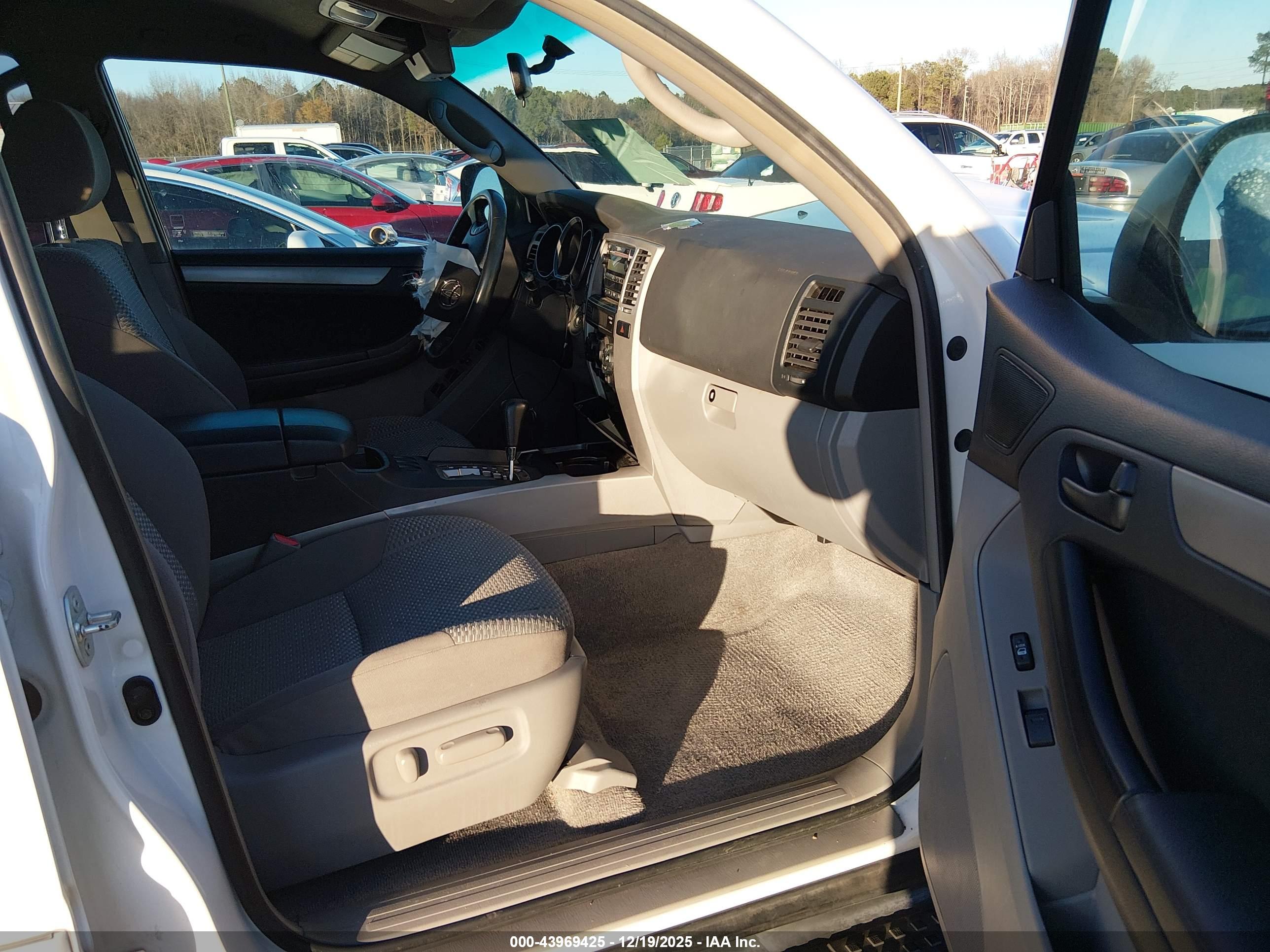 TOYOTA 4RUNNER image 5