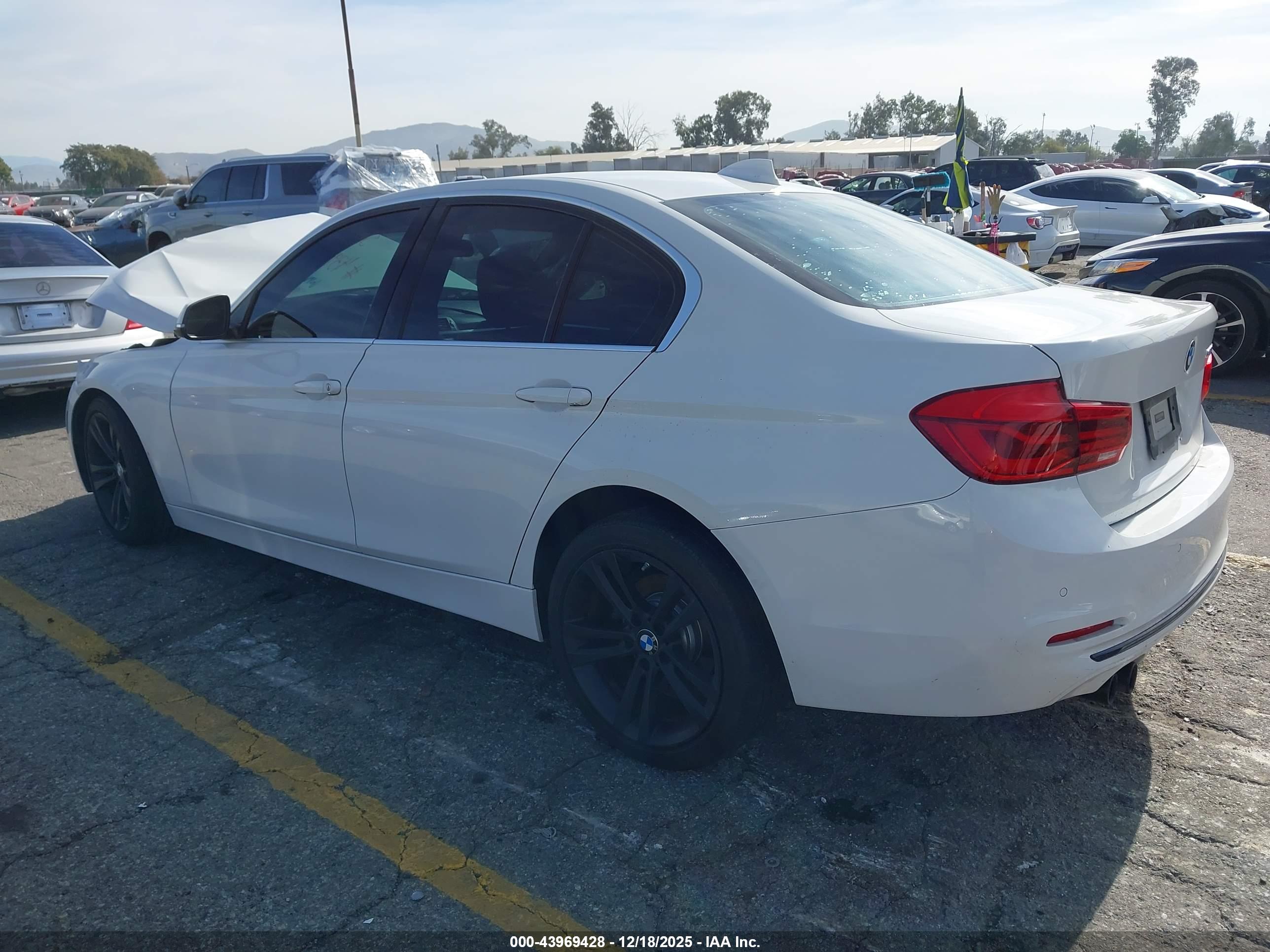 BMW 330I image 3
