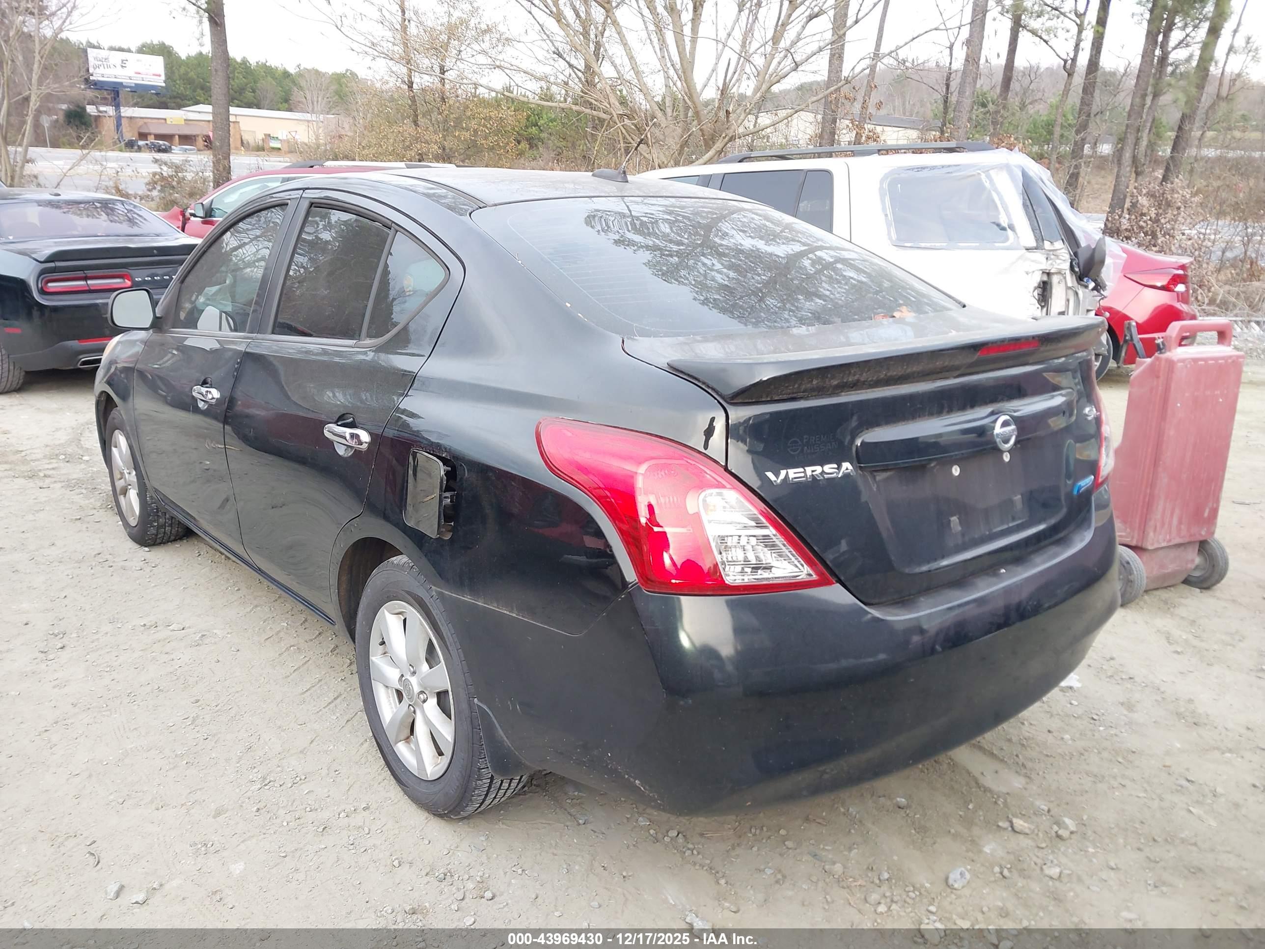 NISSAN VERSA image 3