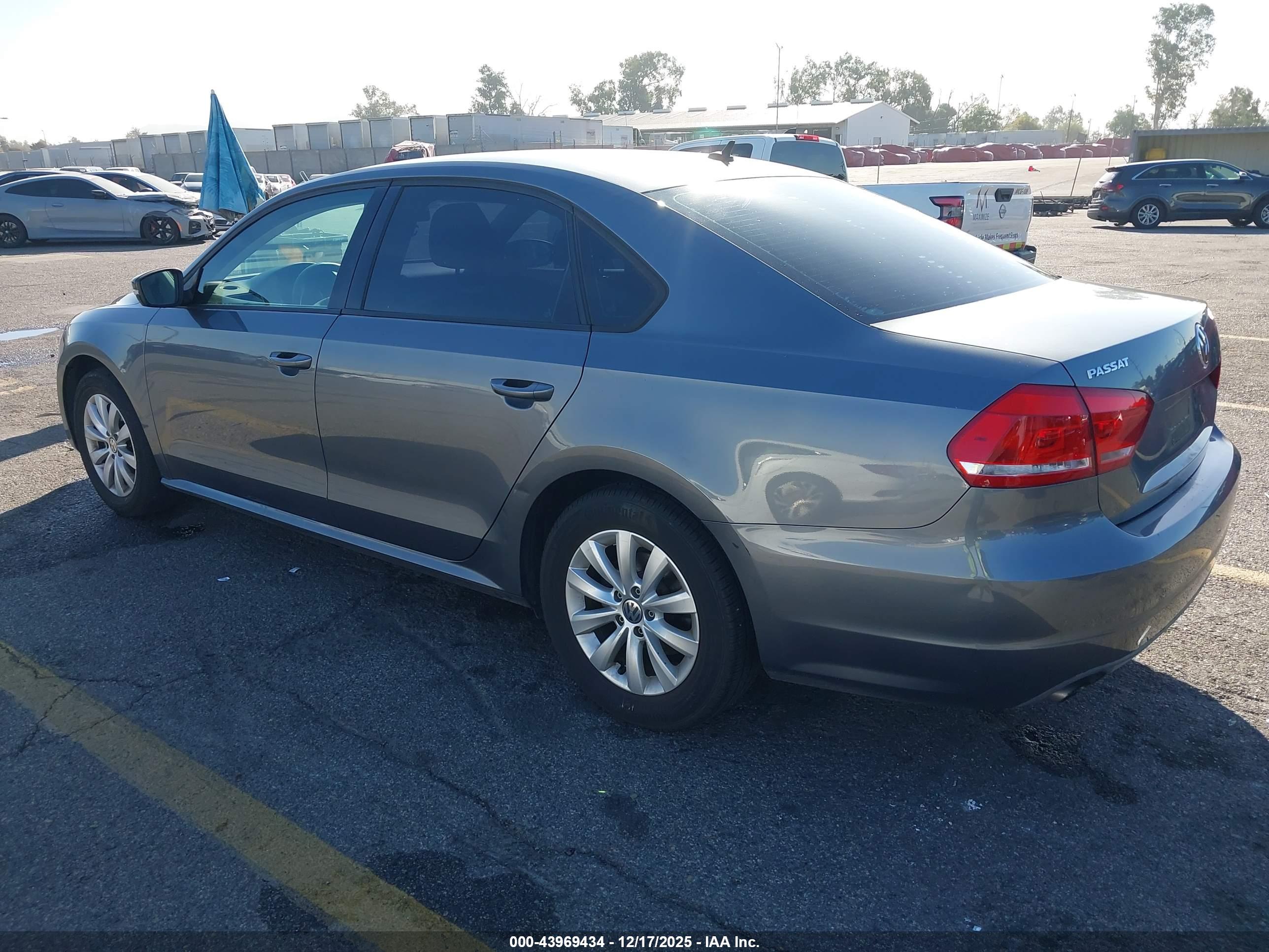 VOLKSWAGEN PASSAT image 3