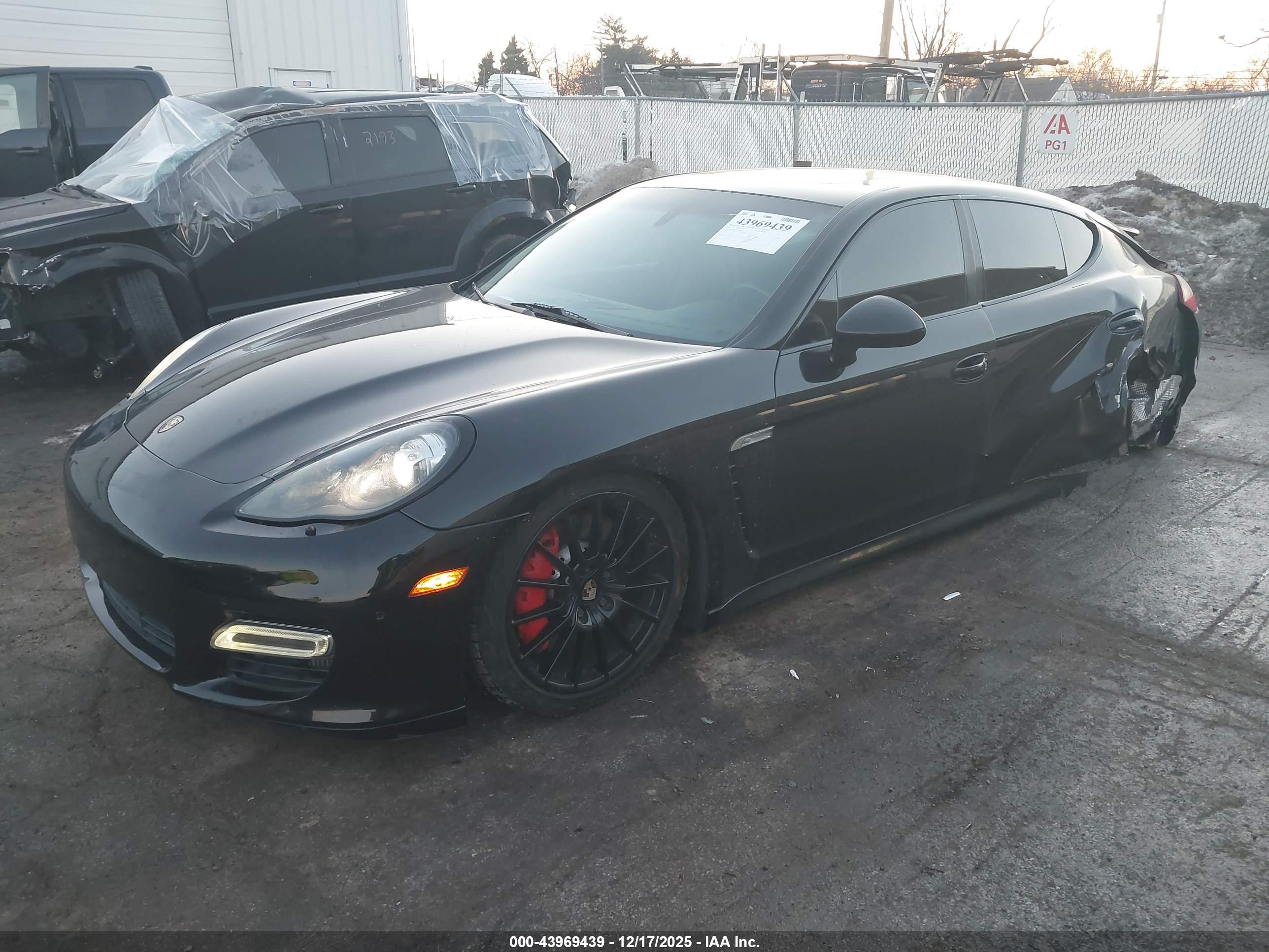 PORSCHE PANAMERA image 2