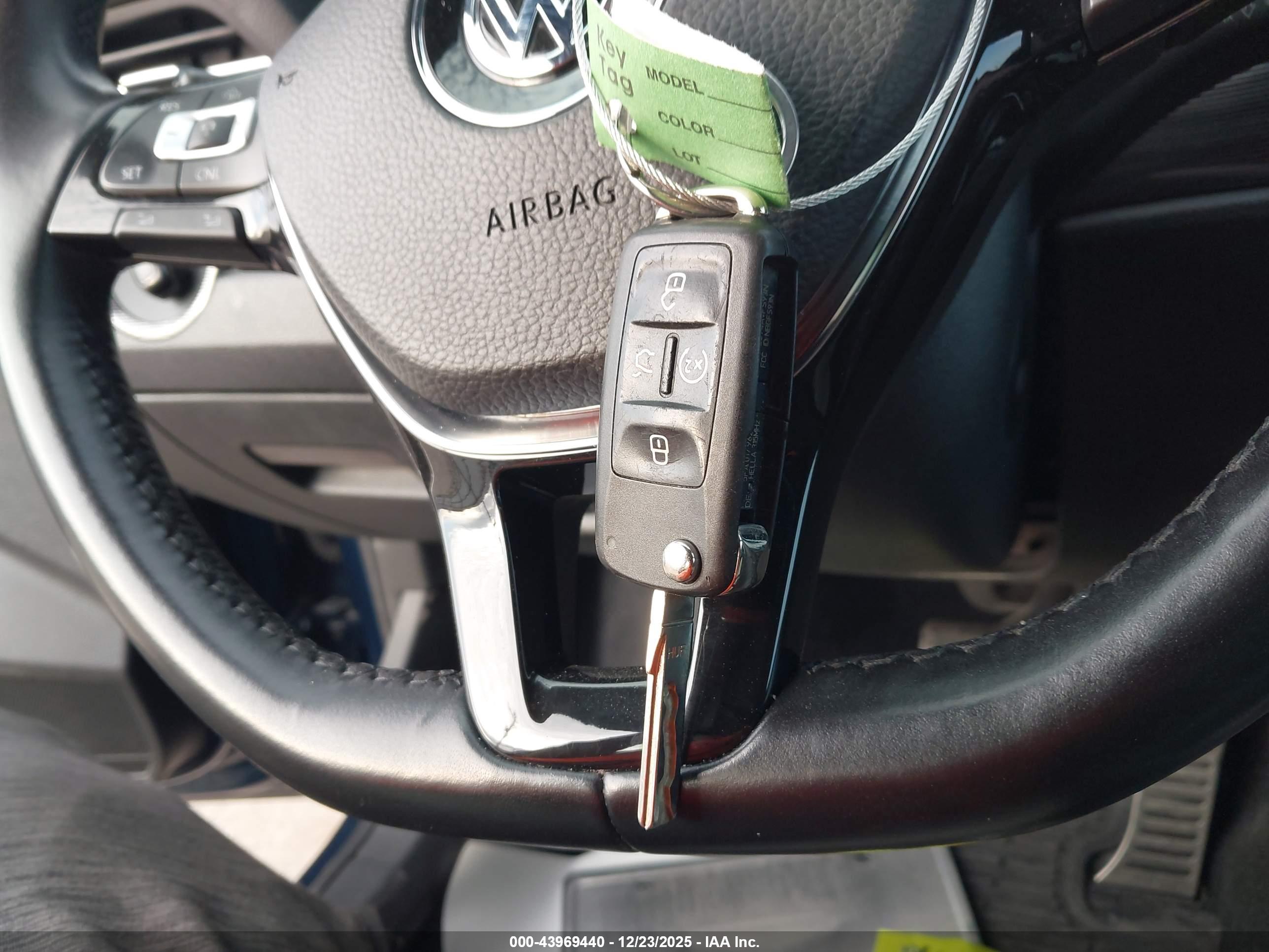 VOLKSWAGEN PASSAT image 11