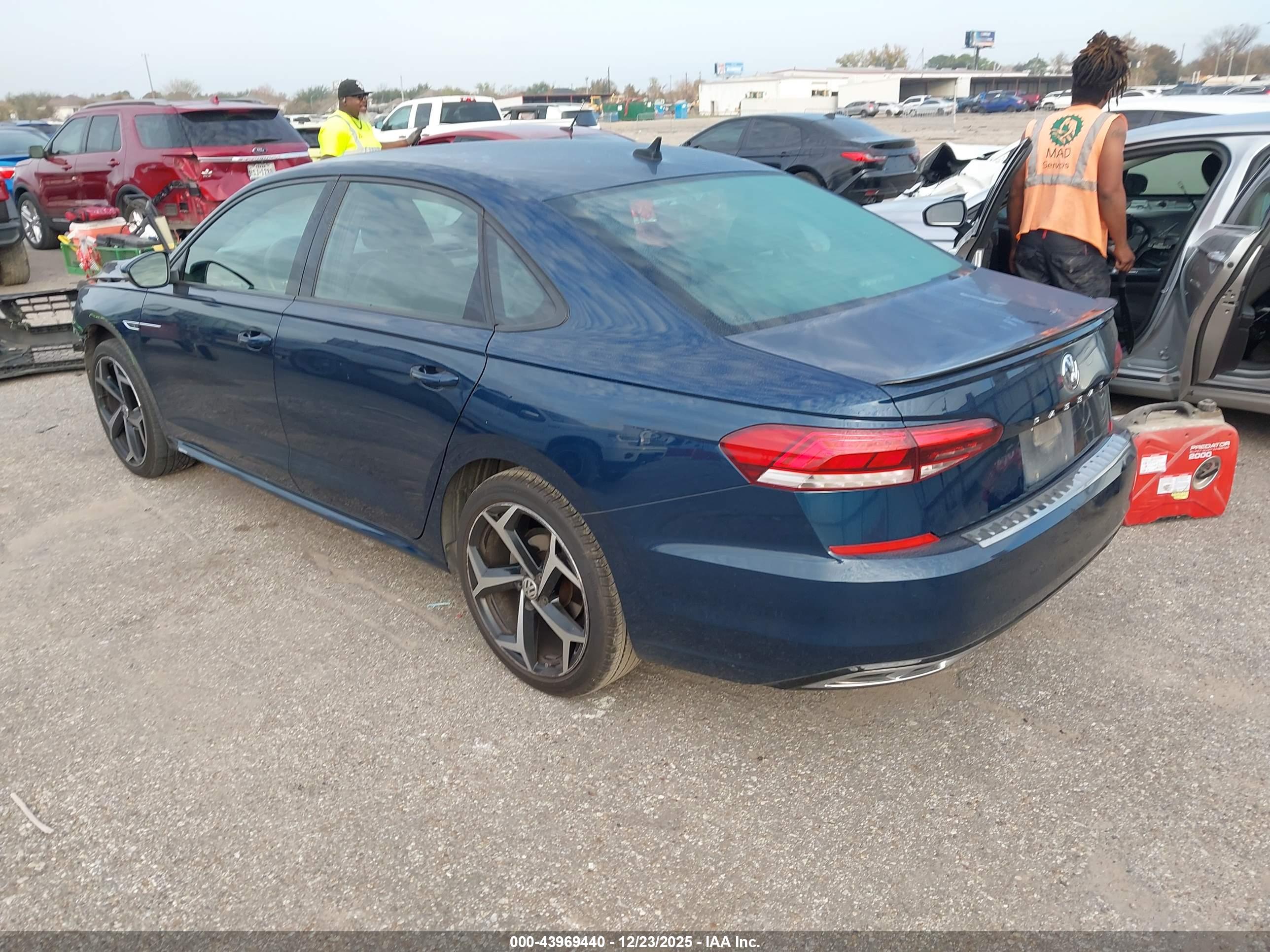 VOLKSWAGEN PASSAT image 3