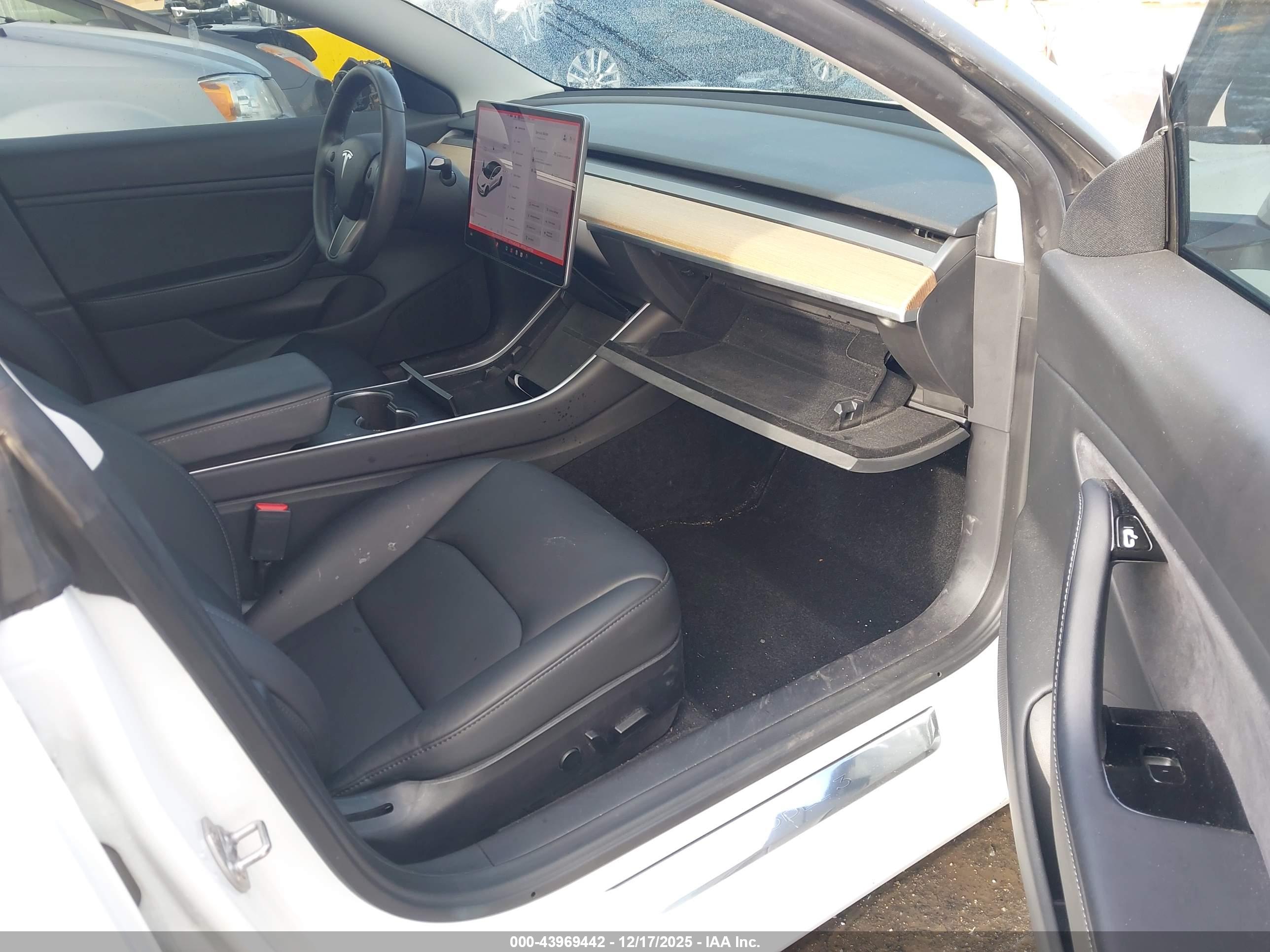 TESLA MODEL image 5