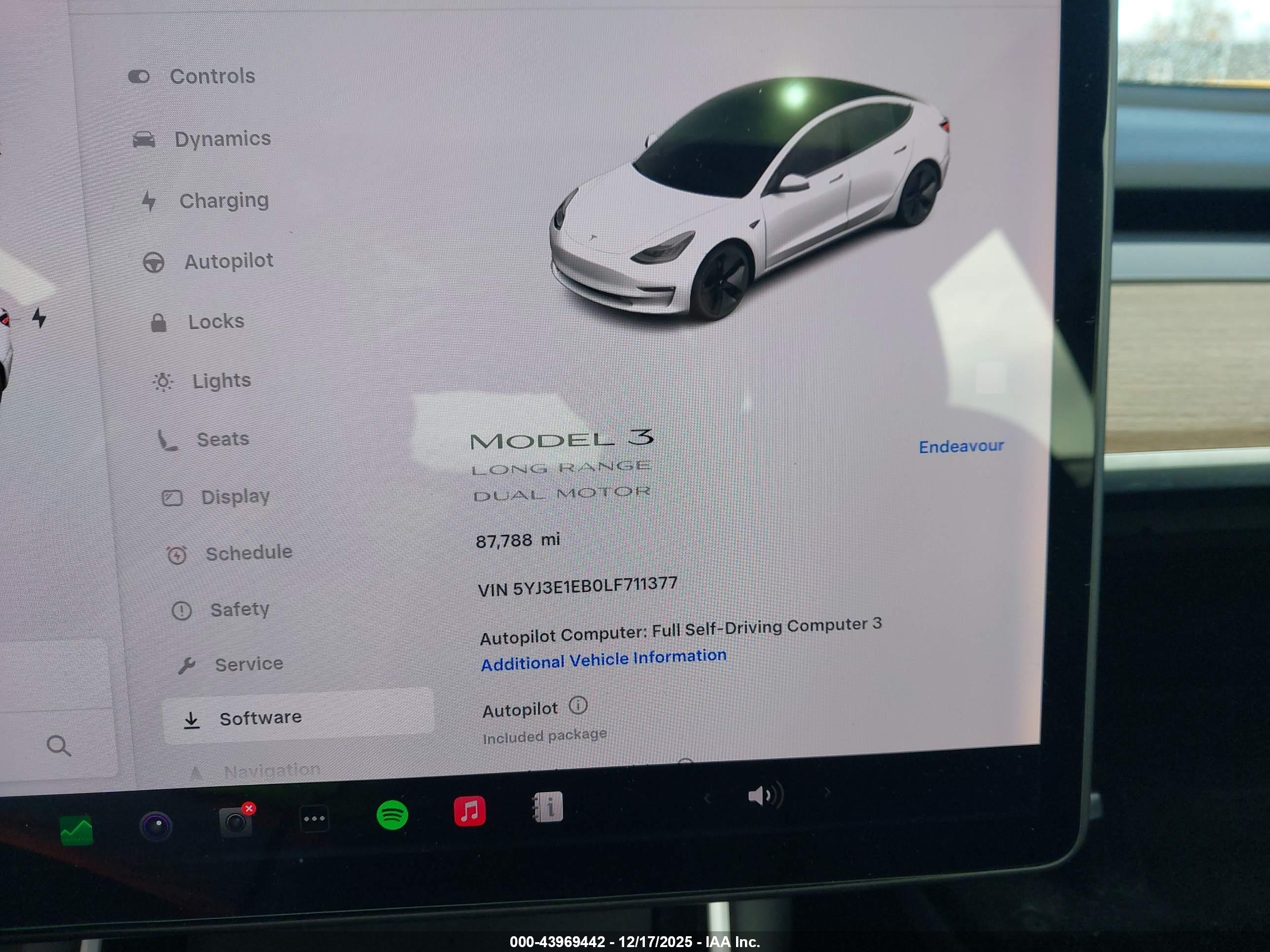 TESLA MODEL image 7