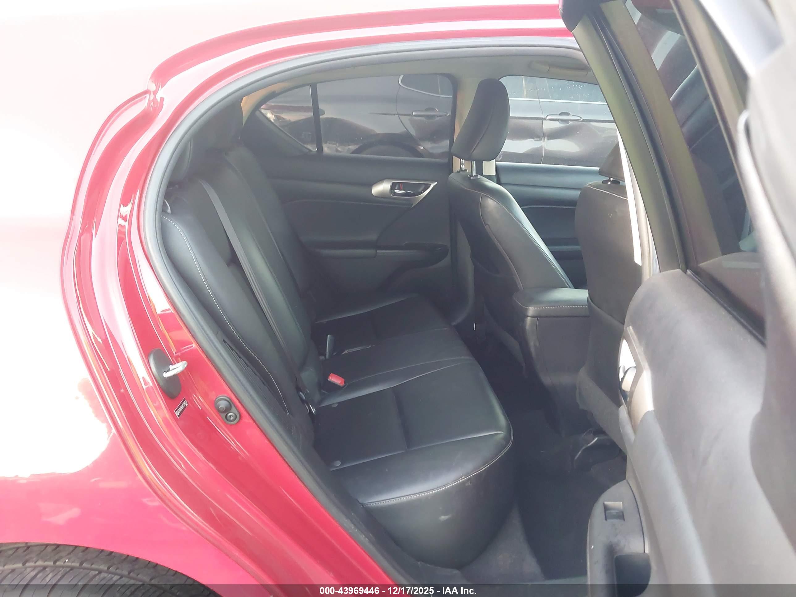 LEXUS CT image 8