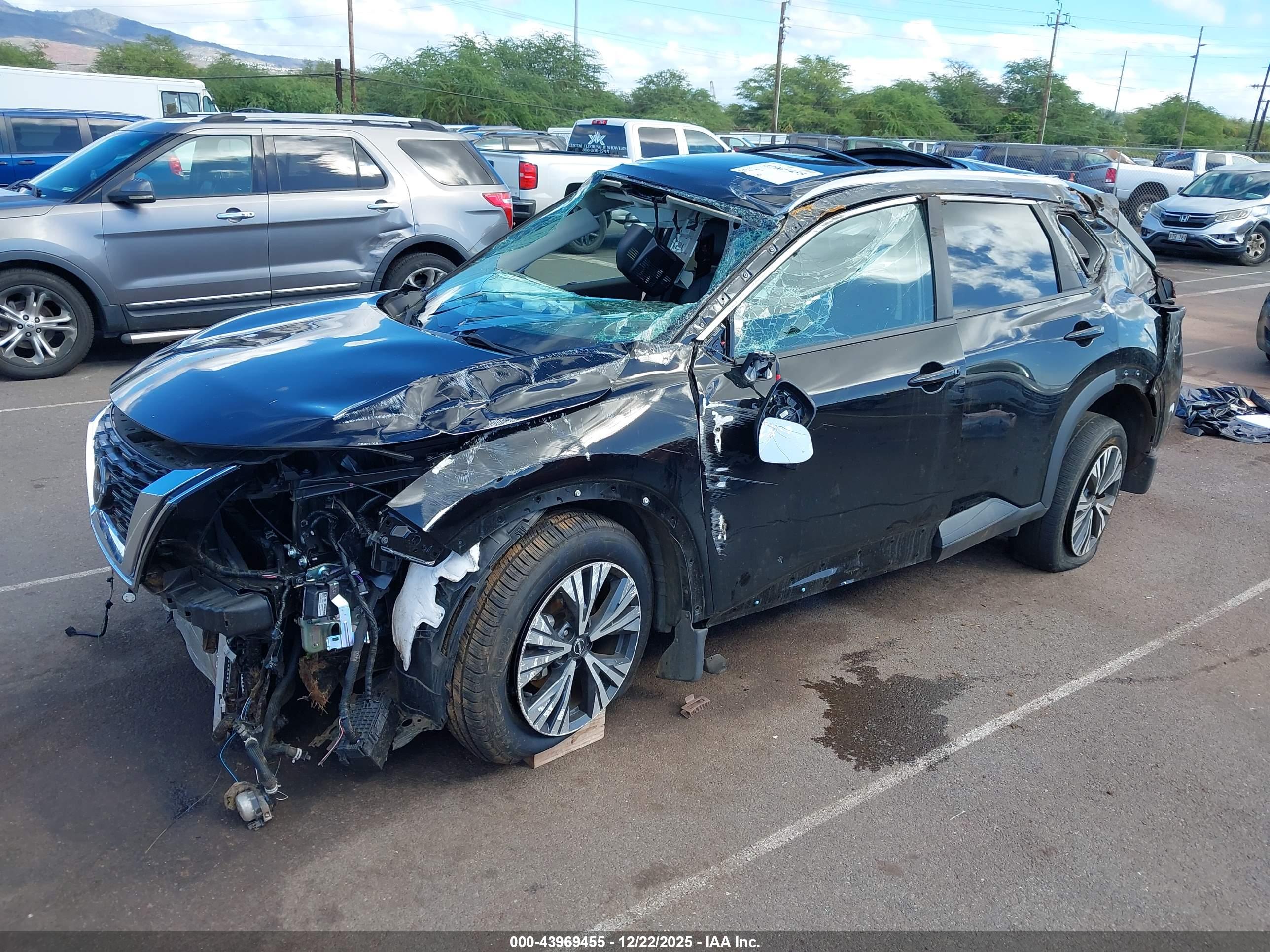 NISSAN ROGUE image 2
