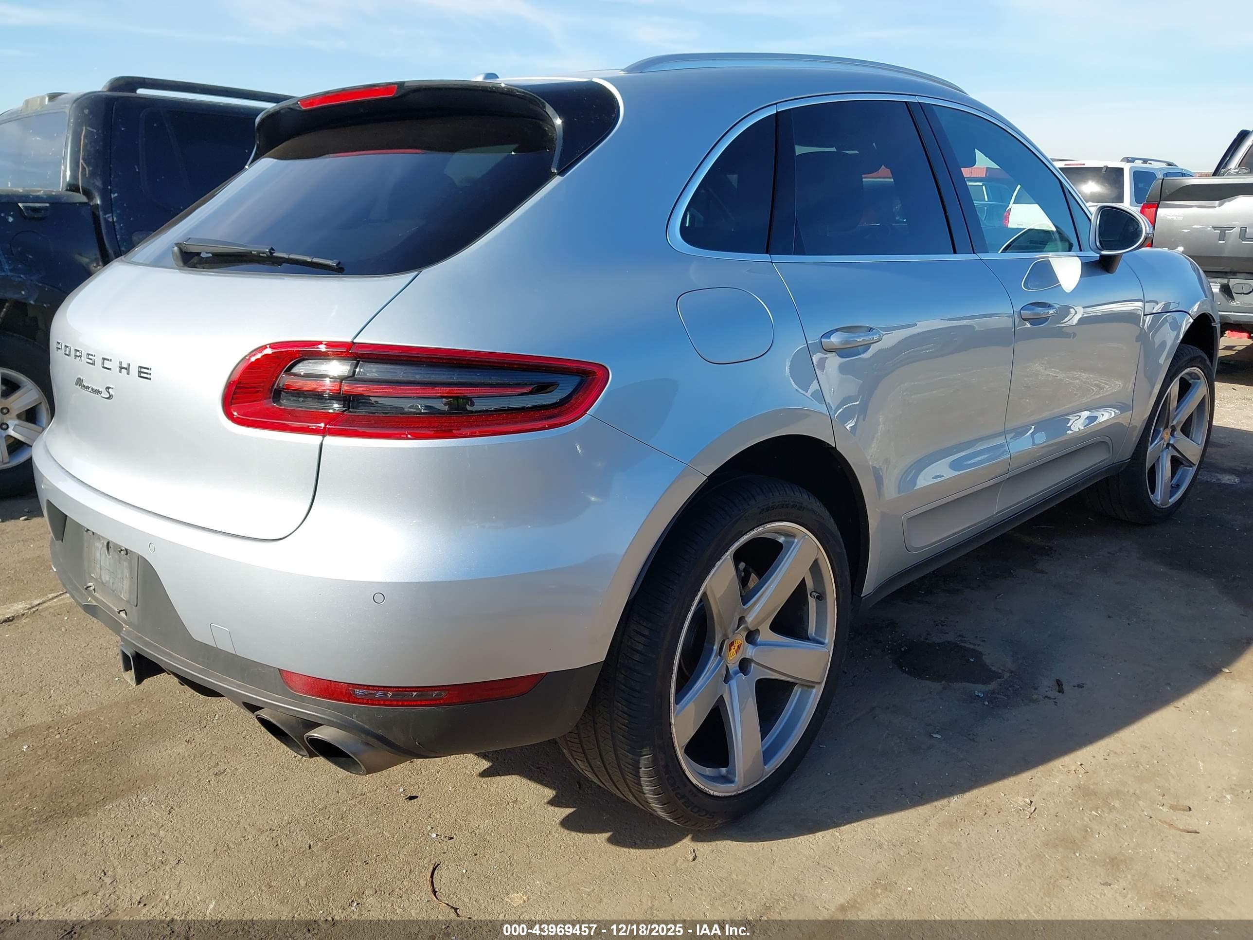 PORSCHE MACAN image 4