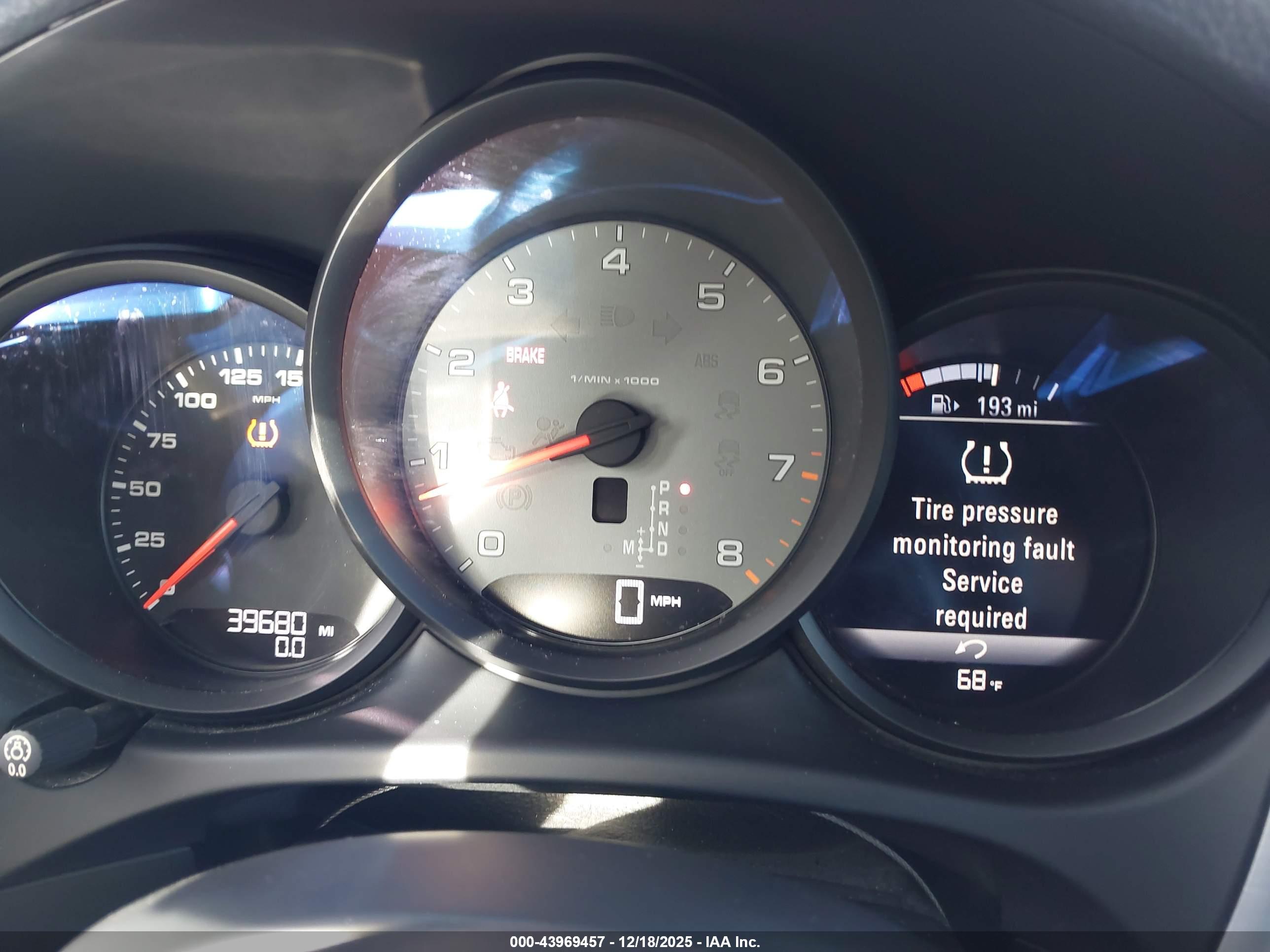 PORSCHE MACAN image 7