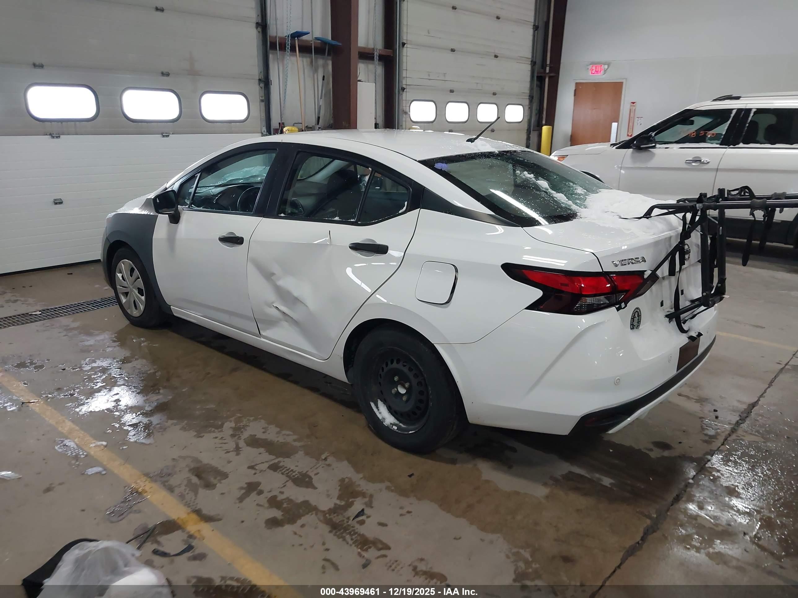 NISSAN VERSA image 3