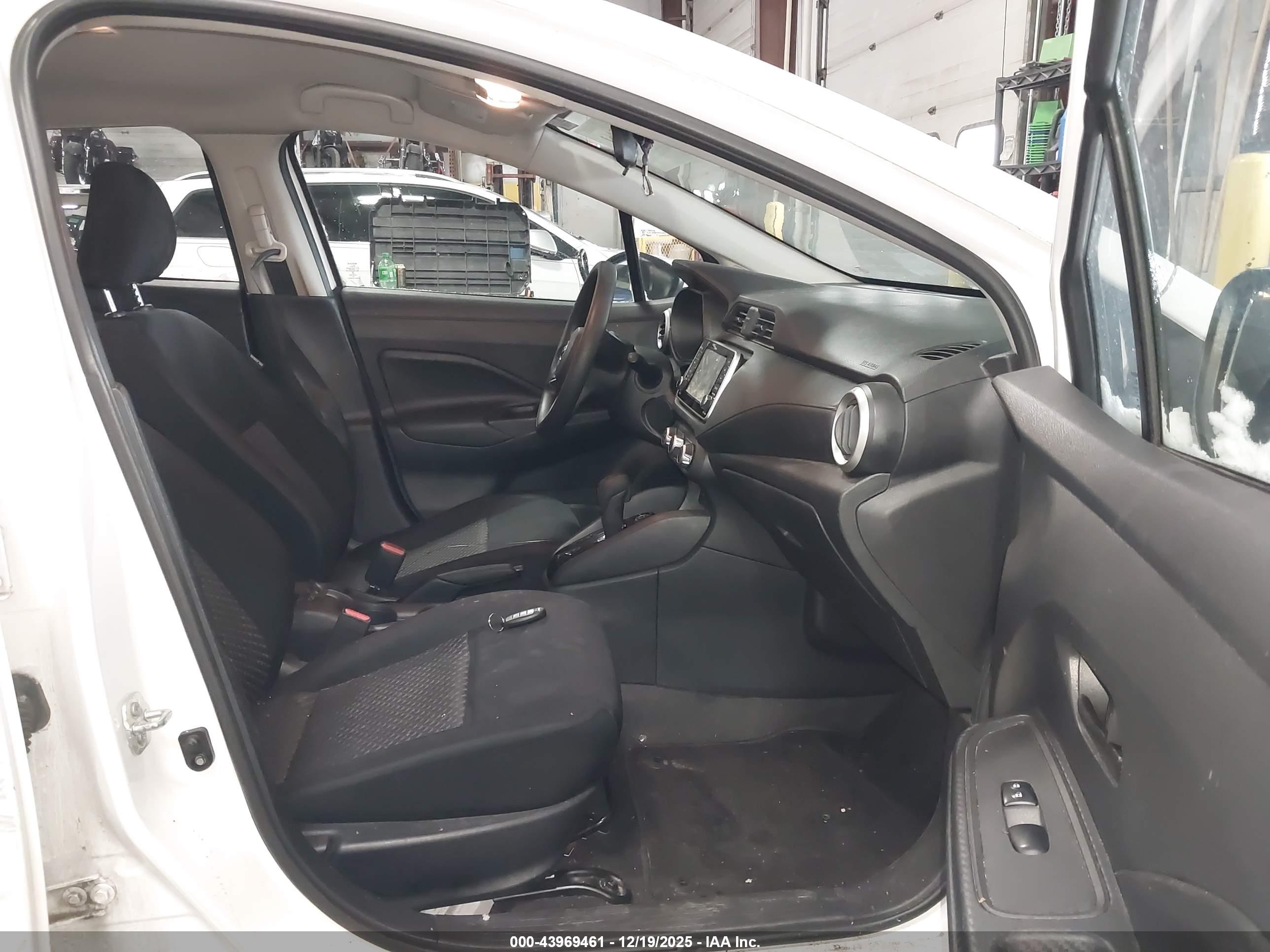 NISSAN VERSA image 5