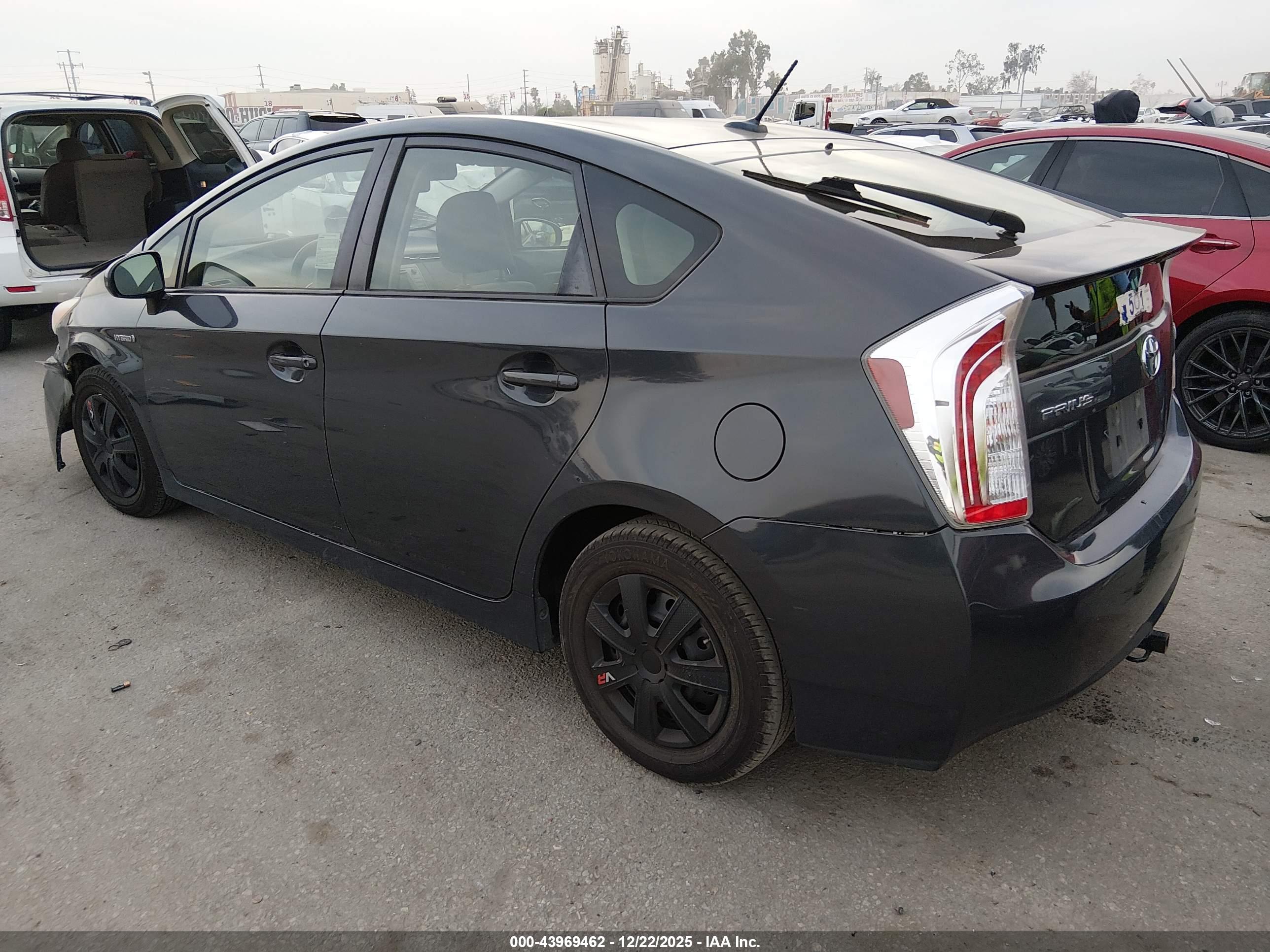 TOYOTA PRIUS image 3