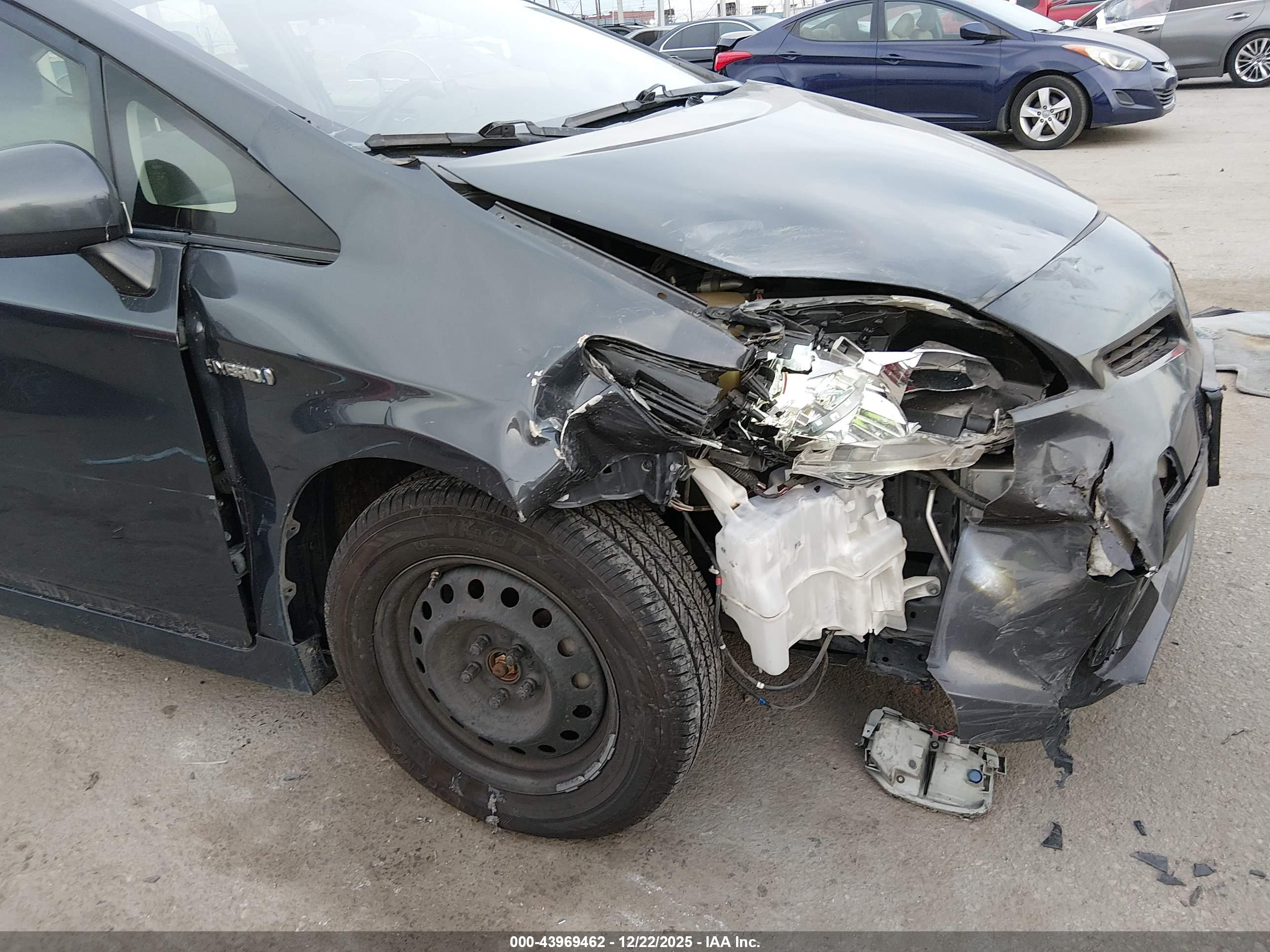 TOYOTA PRIUS image 6