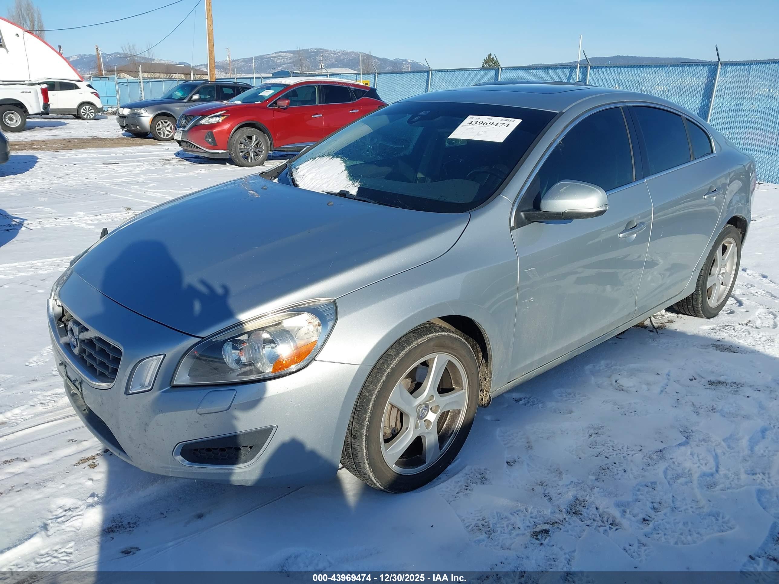 VOLVO S60 image 2