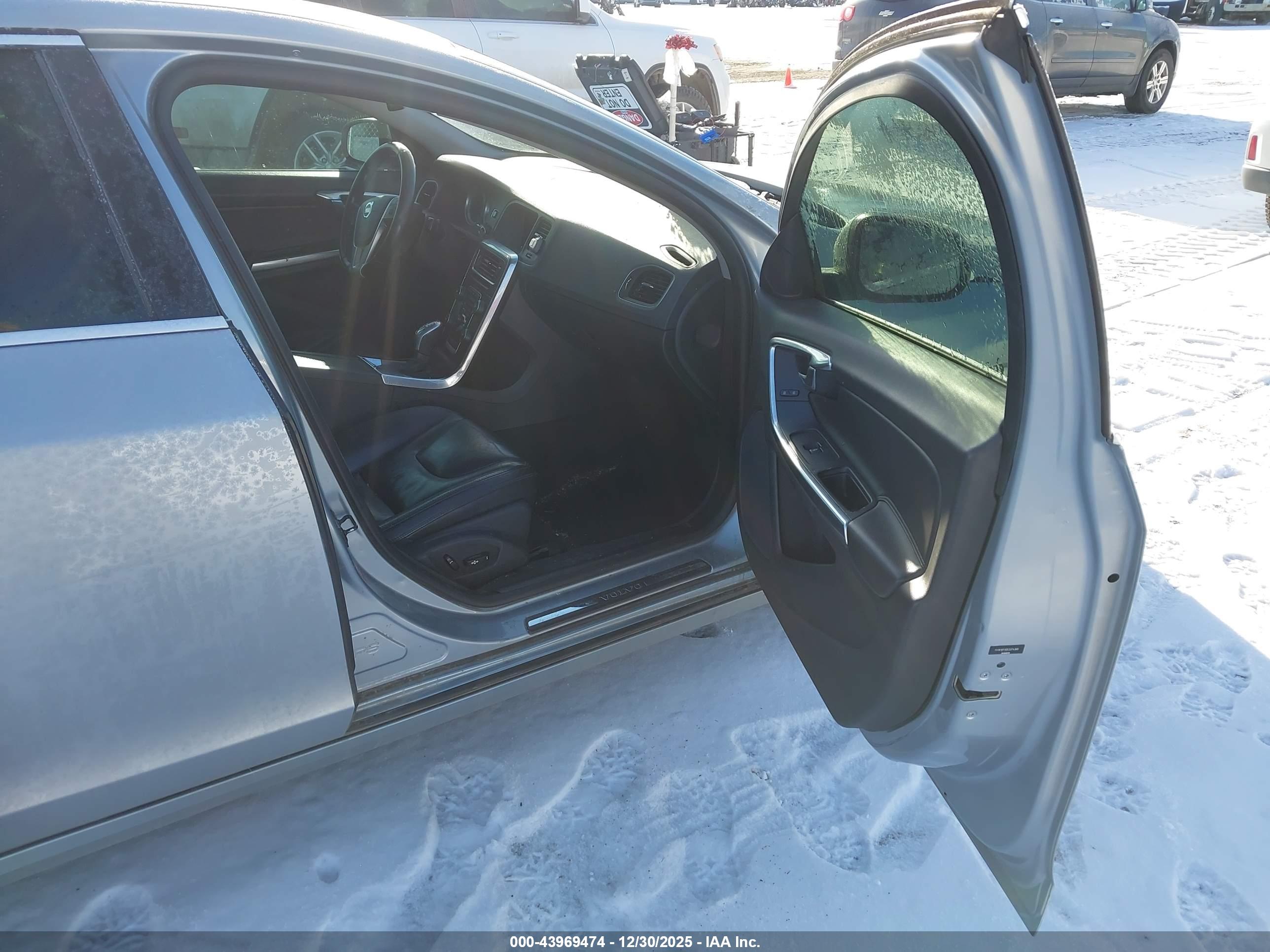 VOLVO S60 image 5