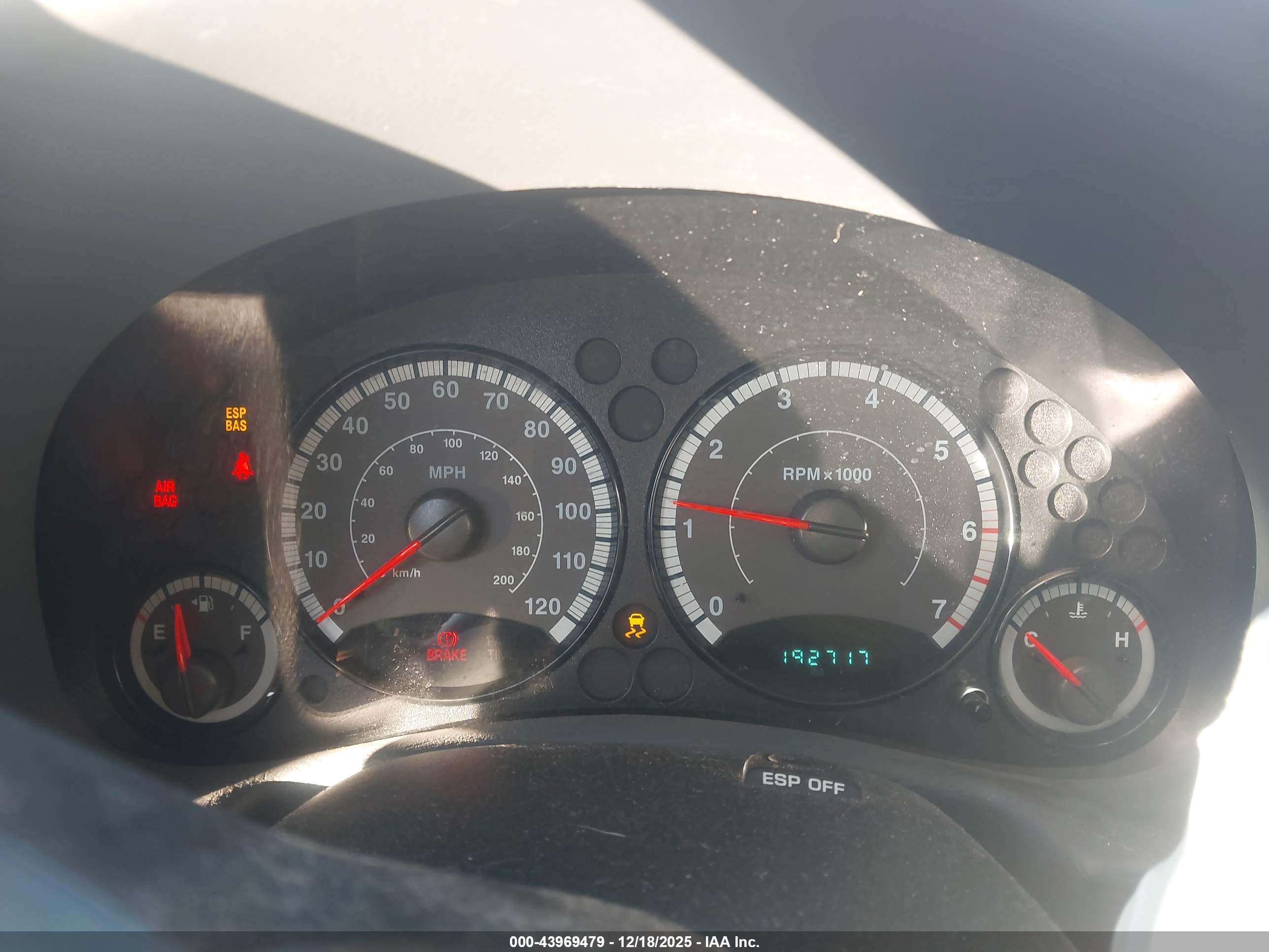 JEEP LIBERTY image 7
