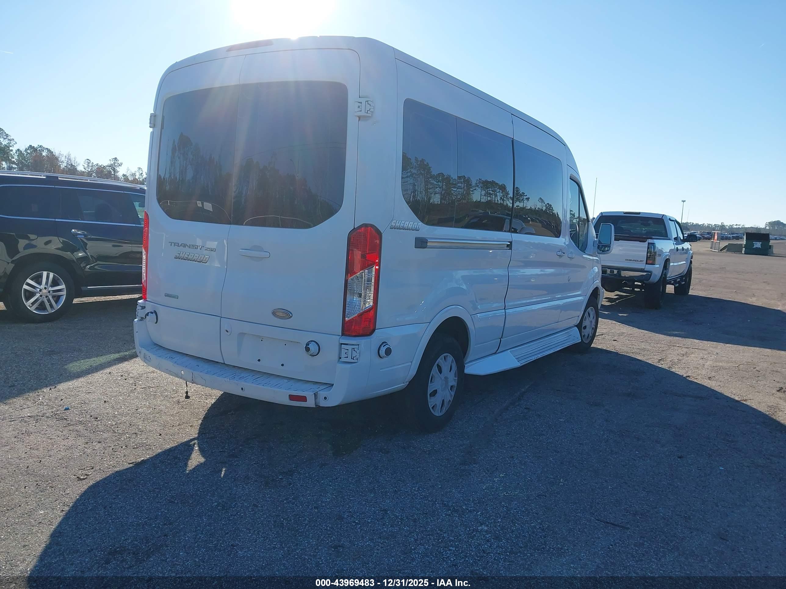 FORD TRANSIT-250 image 4