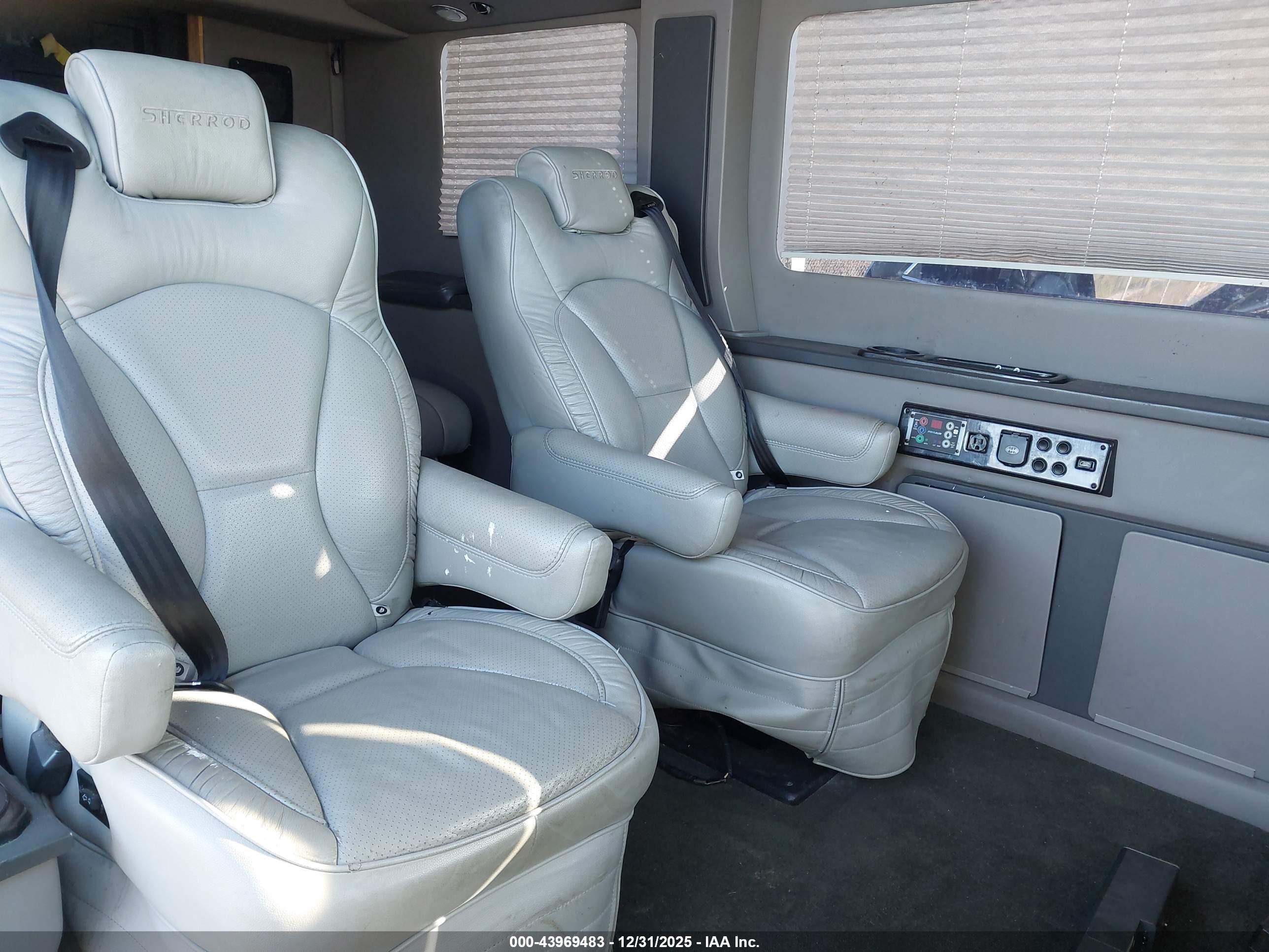 FORD TRANSIT-250 image 8