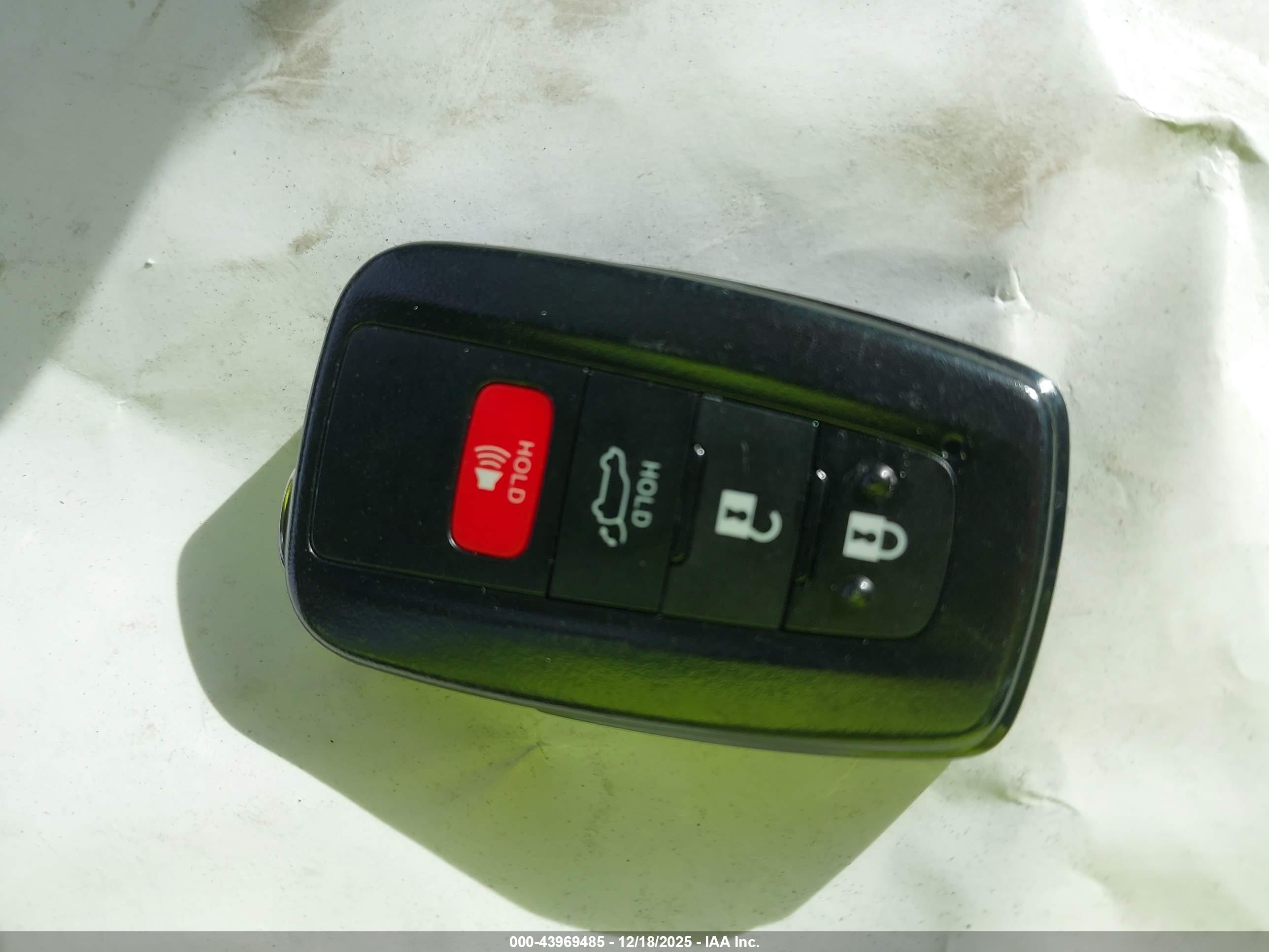 TOYOTA RAV4 image 11