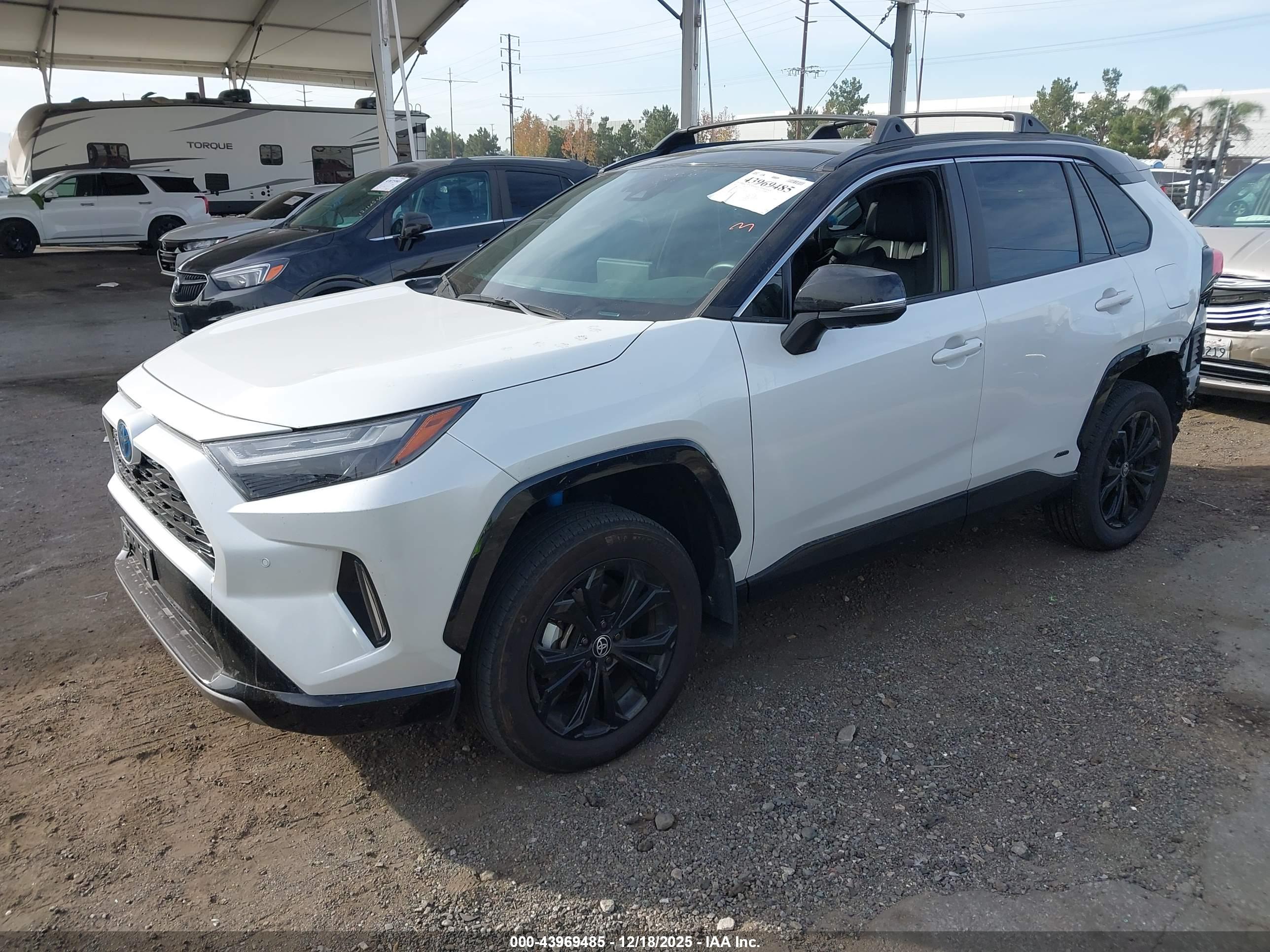 TOYOTA RAV4 image 2