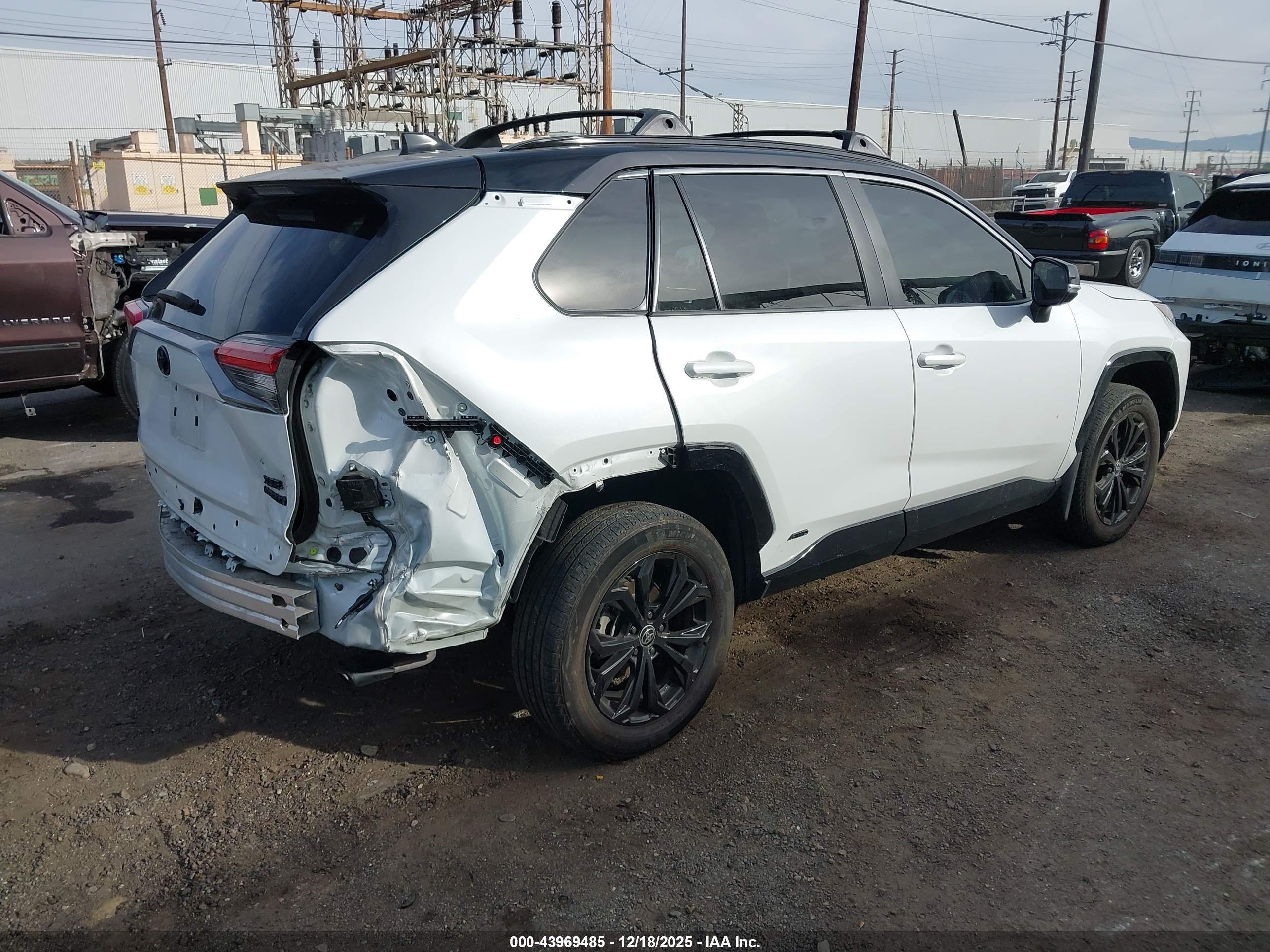 TOYOTA RAV4 image 4
