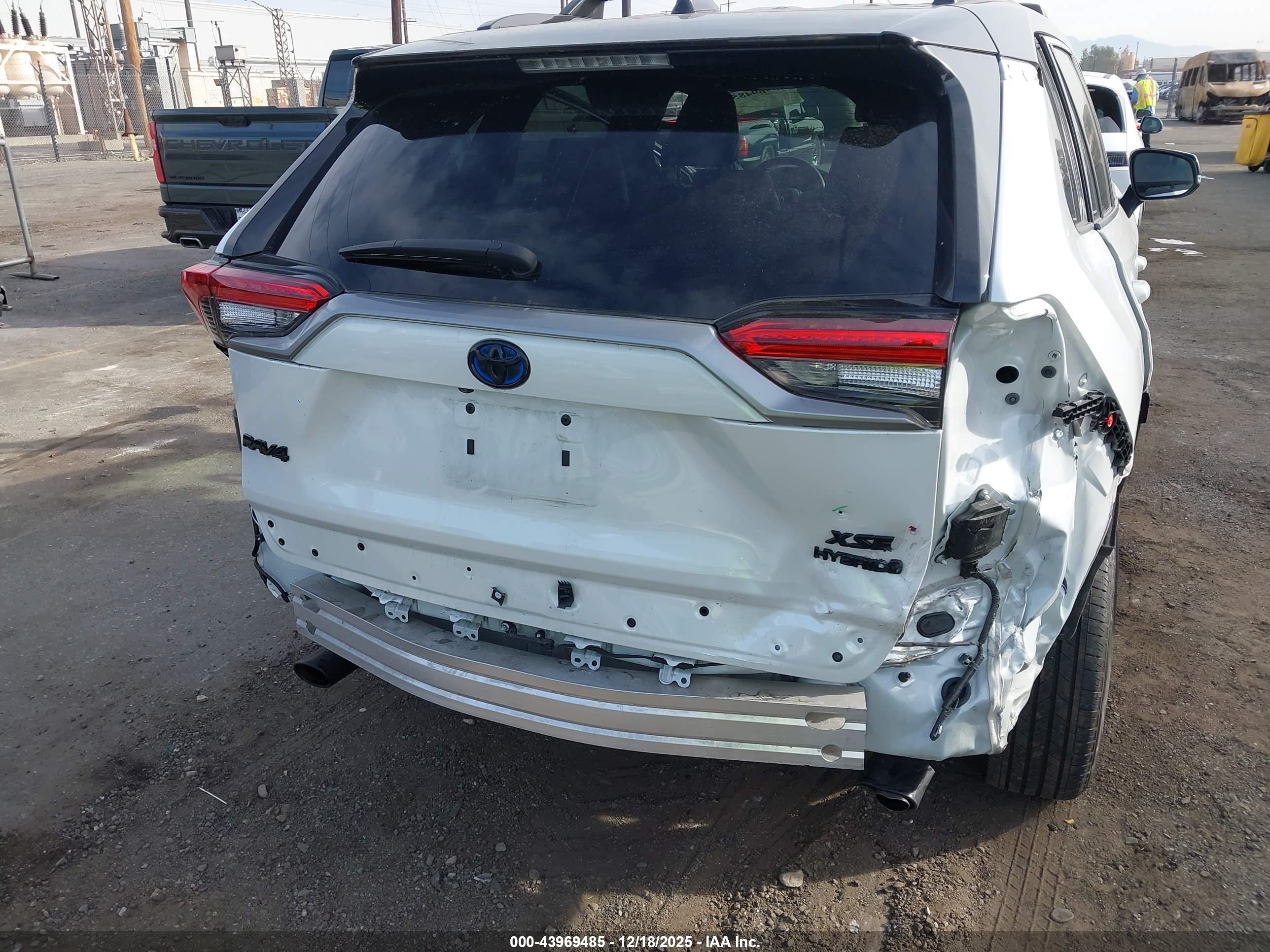 TOYOTA RAV4 image 6