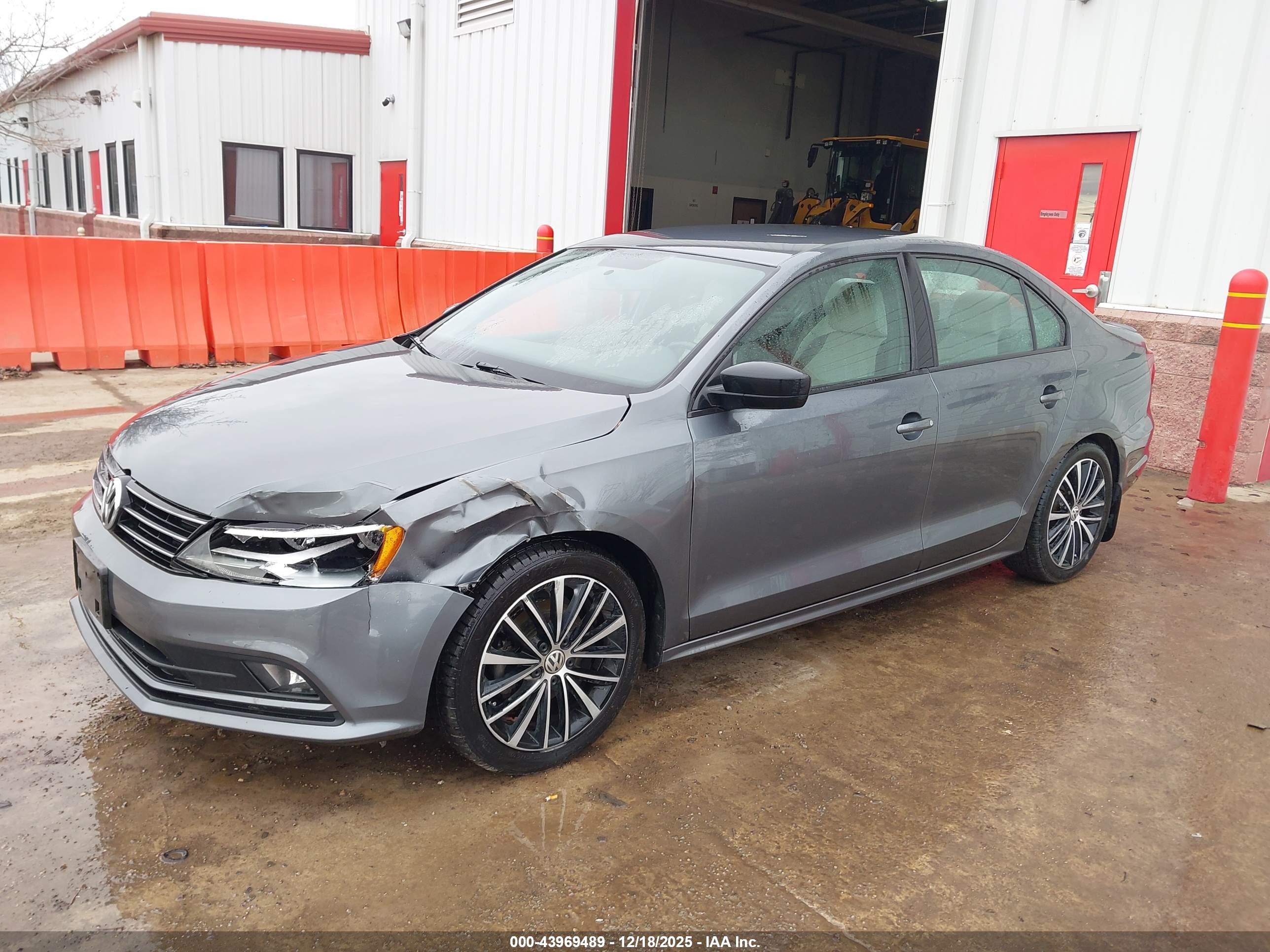 VOLKSWAGEN JETTA image 2
