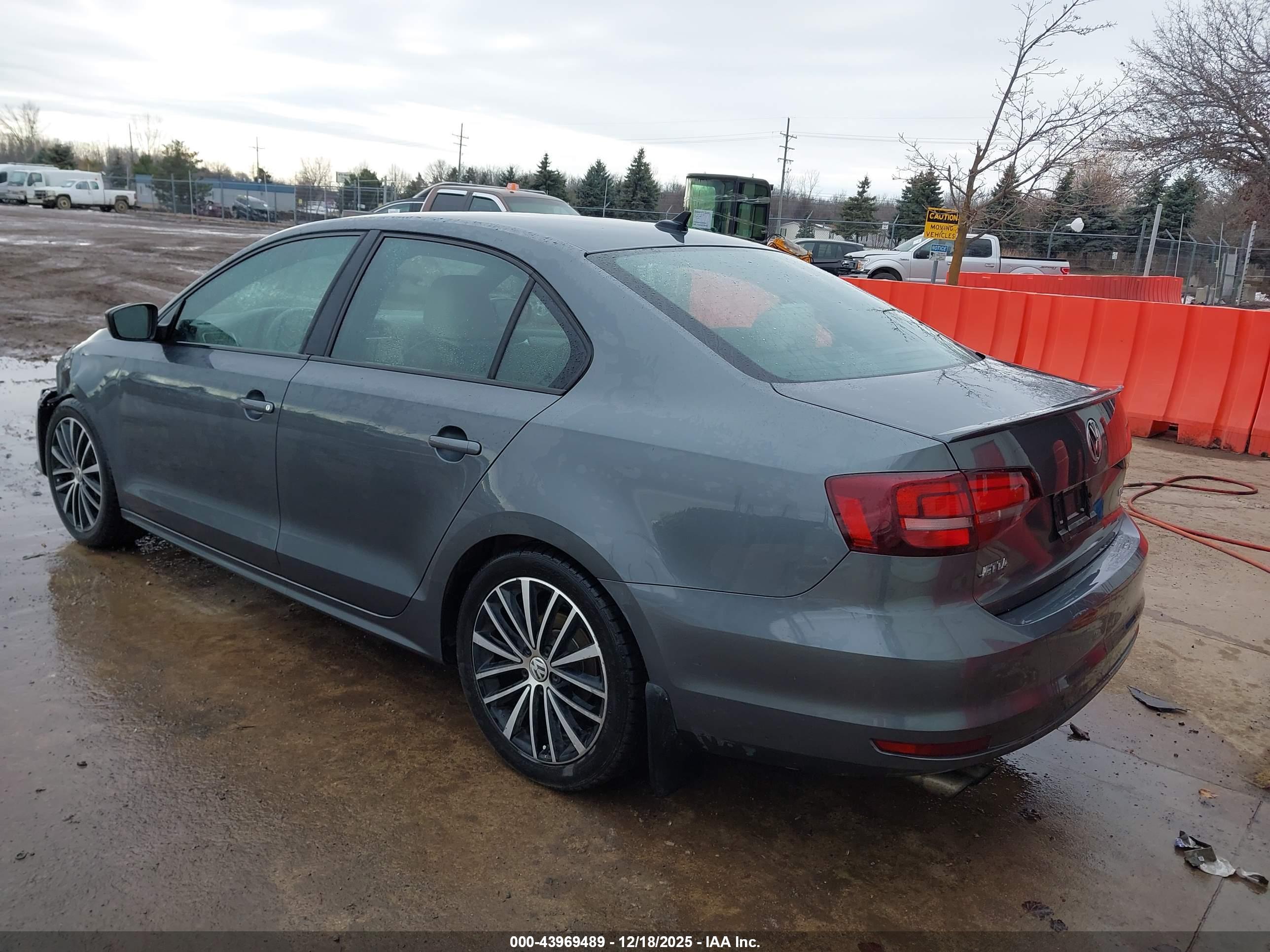 VOLKSWAGEN JETTA image 3