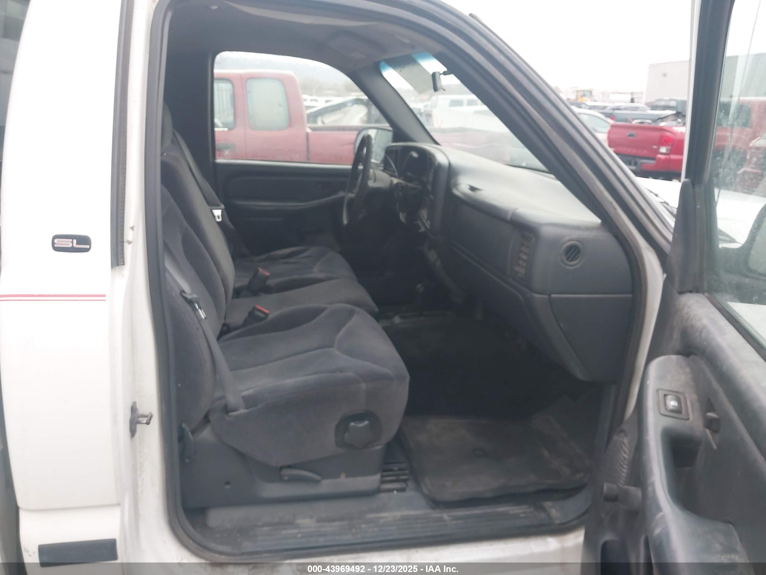 GMC SIERRA image 5