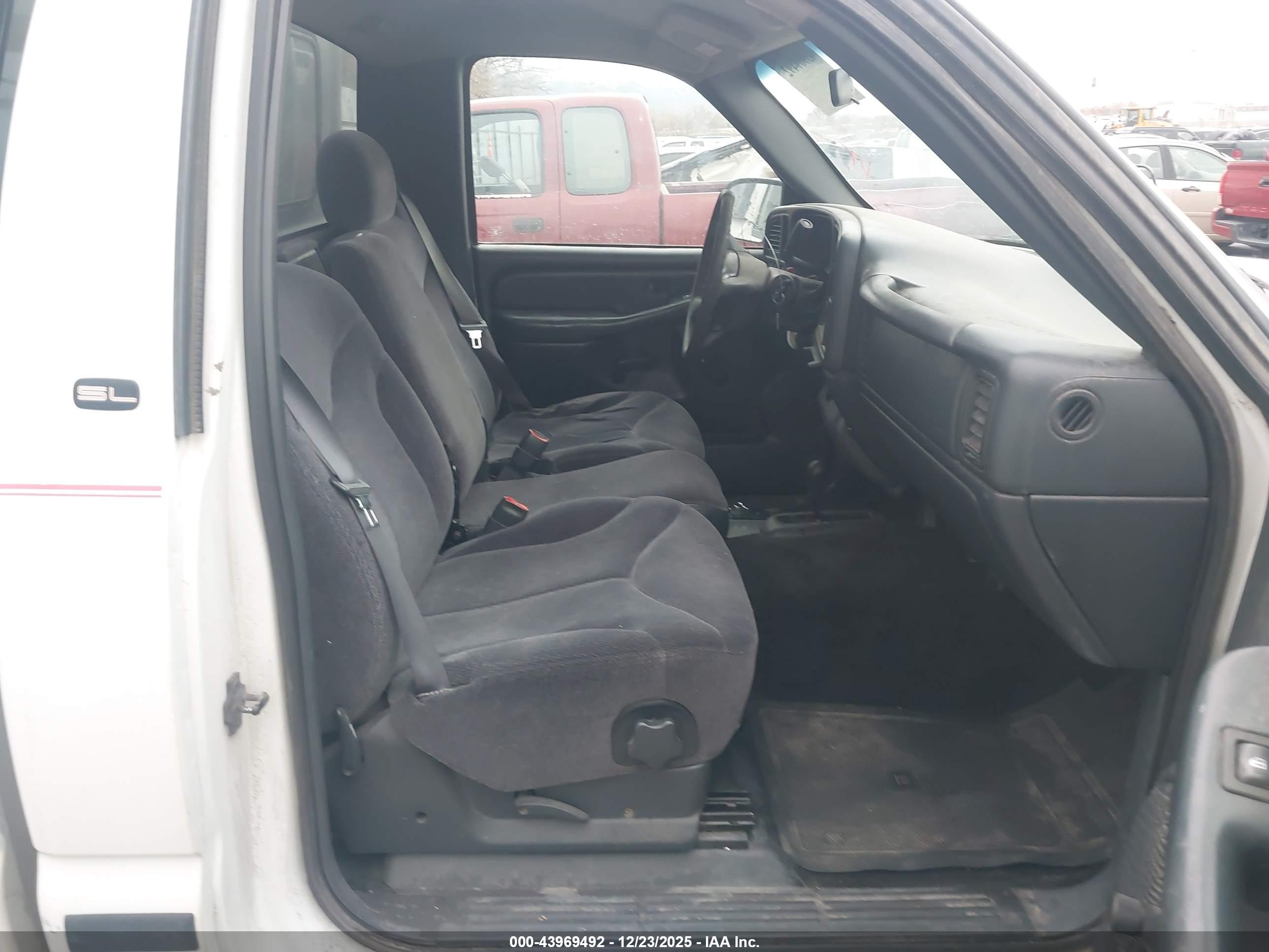 GMC SIERRA image 8