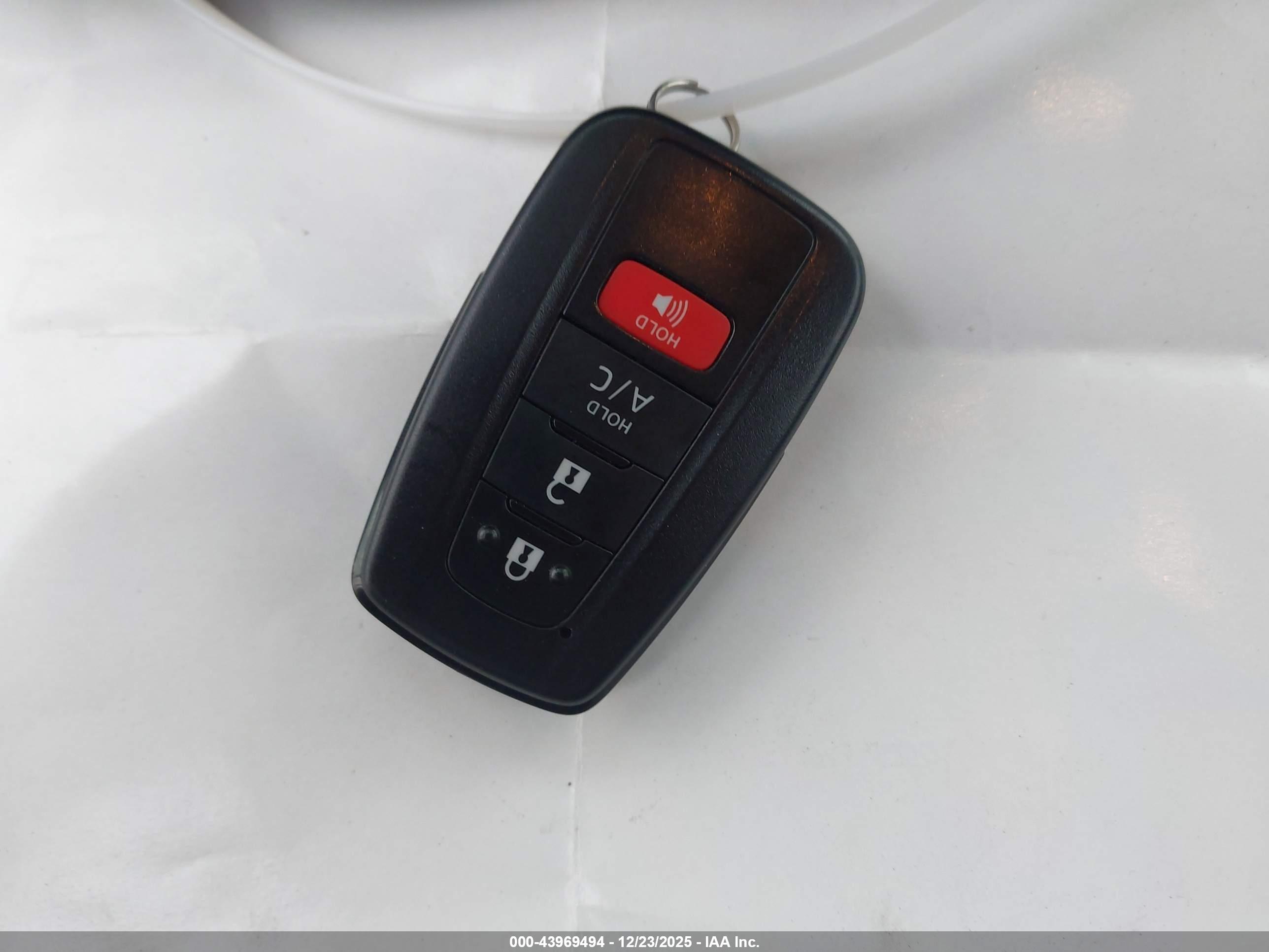 TOYOTA PRIUS image 11