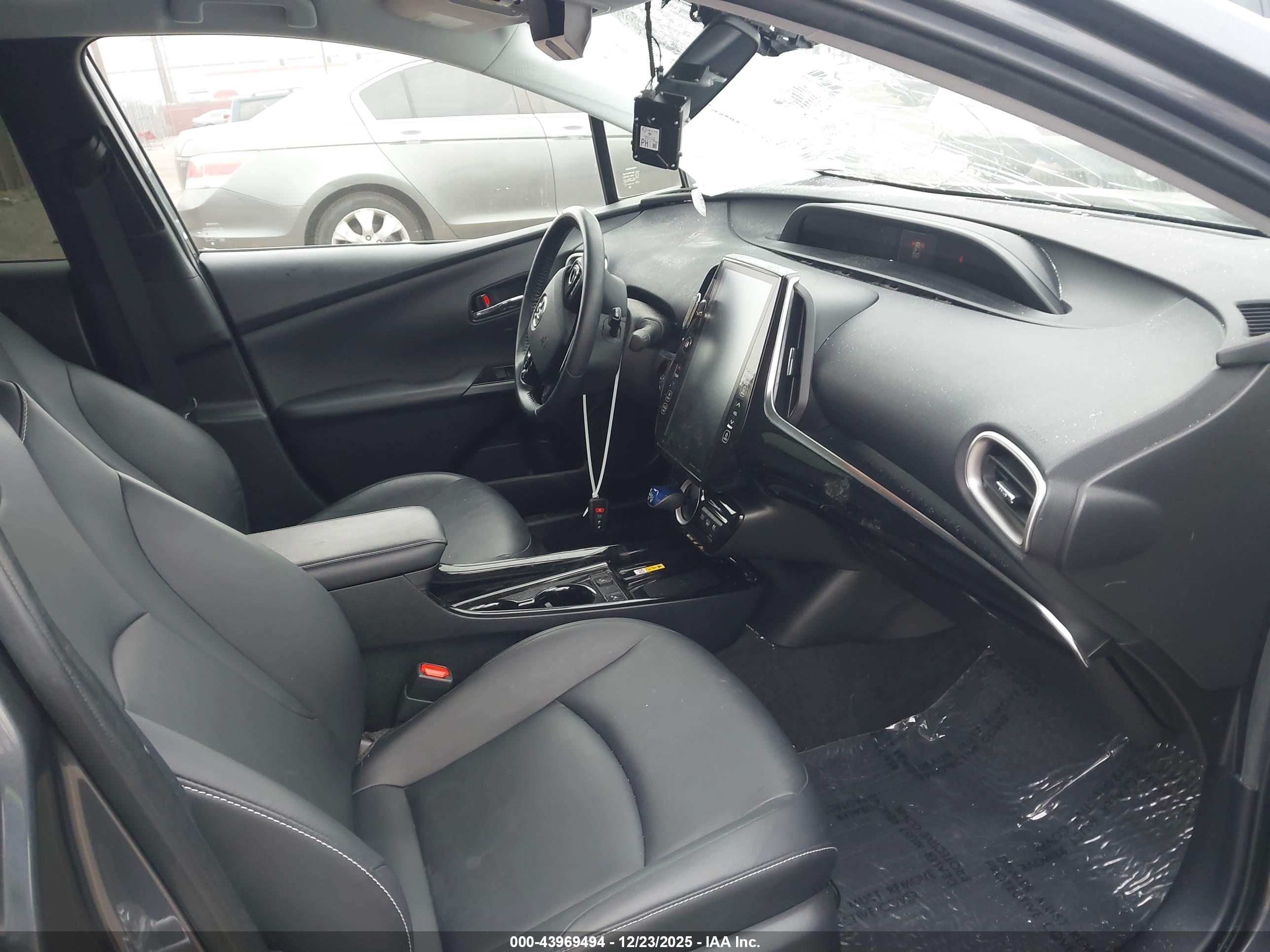 TOYOTA PRIUS image 5
