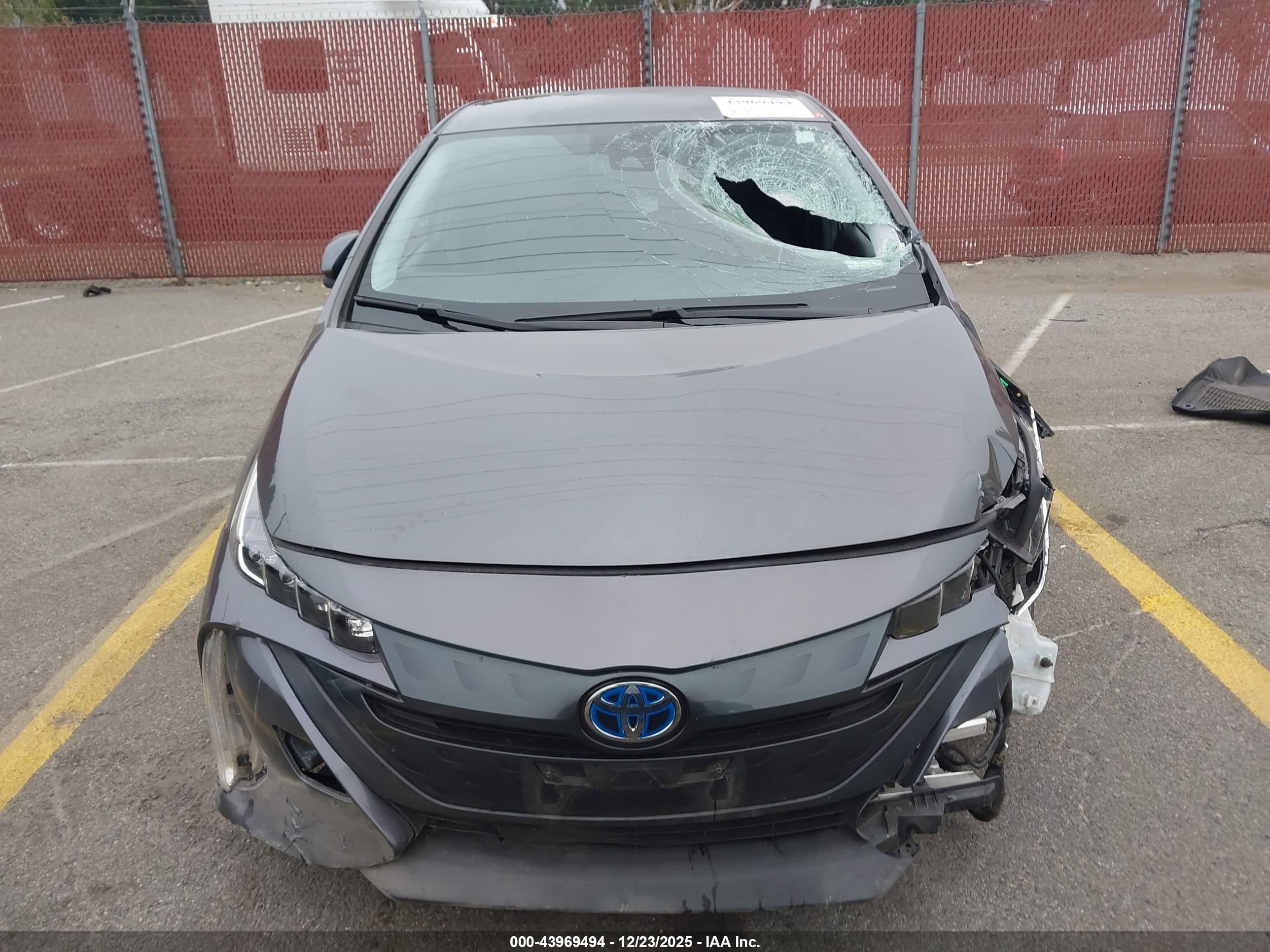 TOYOTA PRIUS image 6