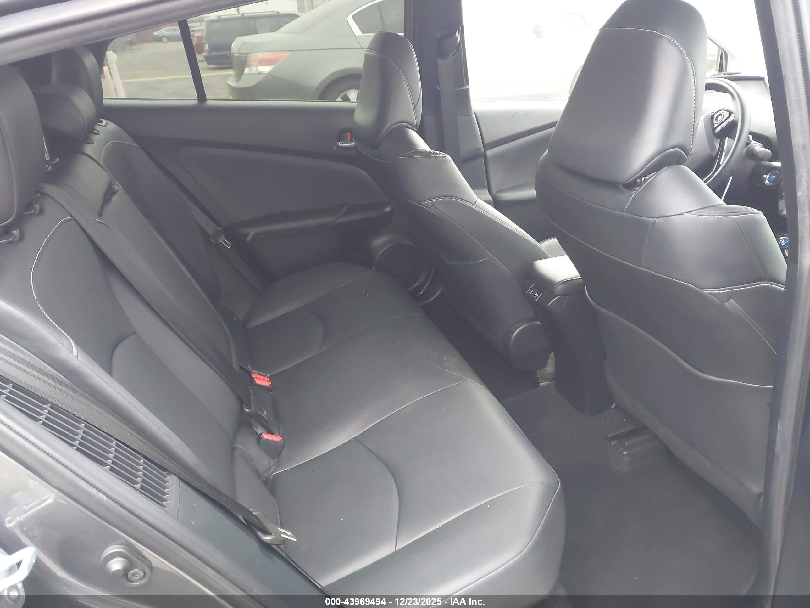 TOYOTA PRIUS image 8