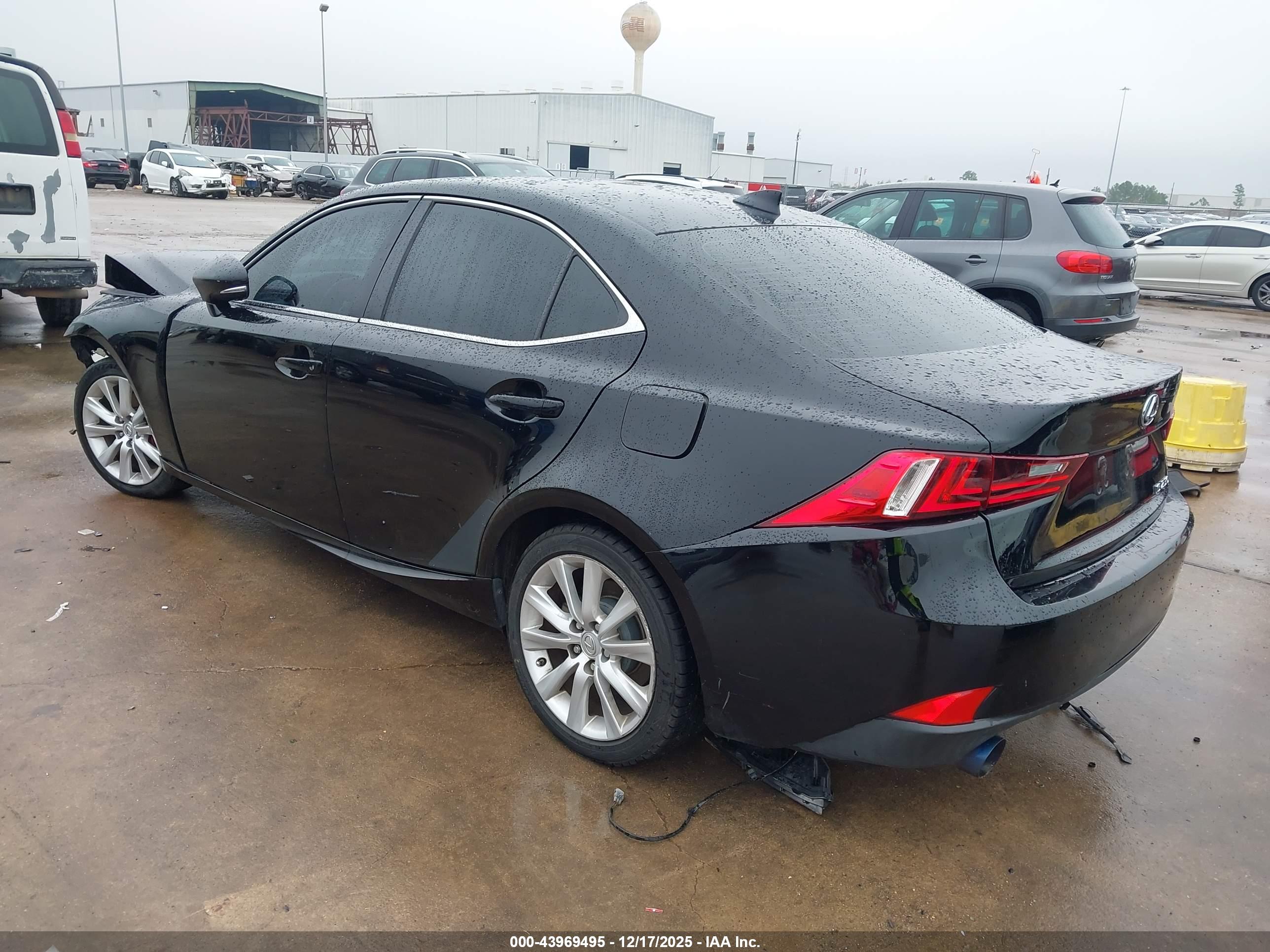 LEXUS IS image 3