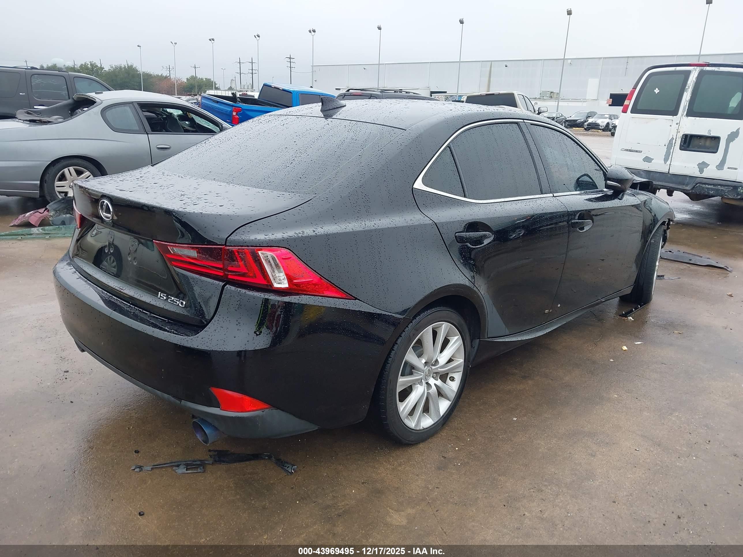 LEXUS IS image 4