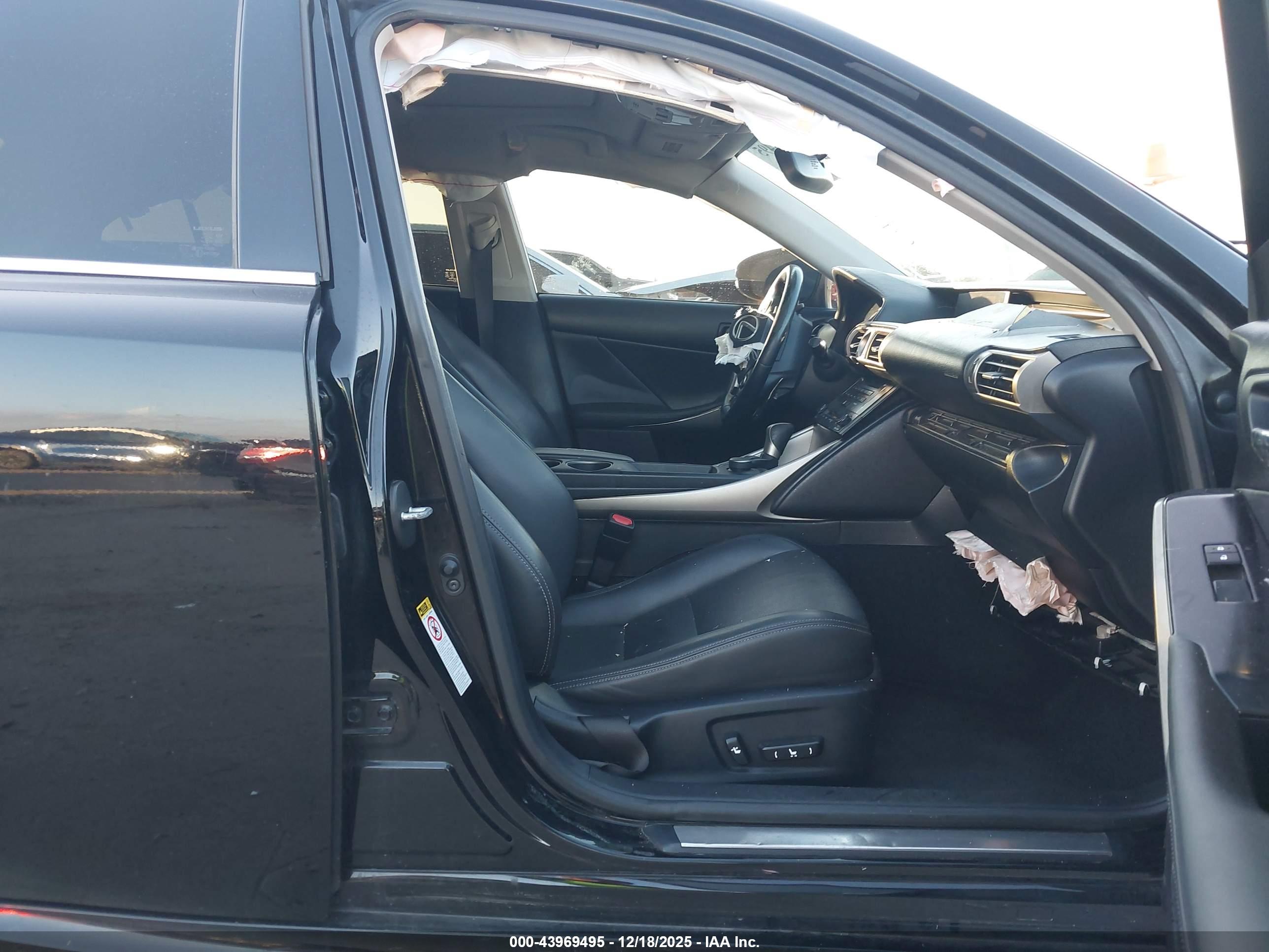 LEXUS IS image 5