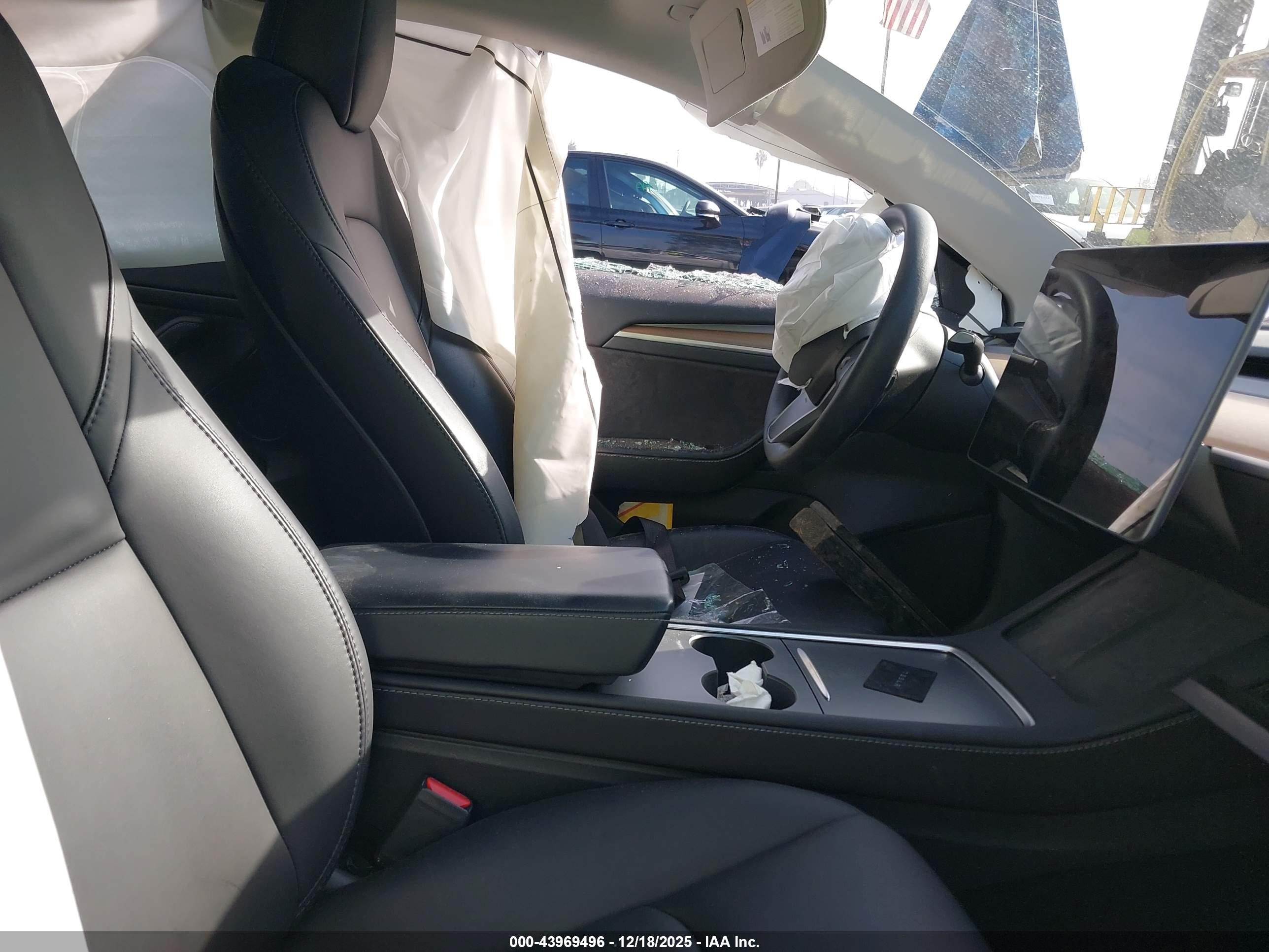 TESLA MODEL image 5