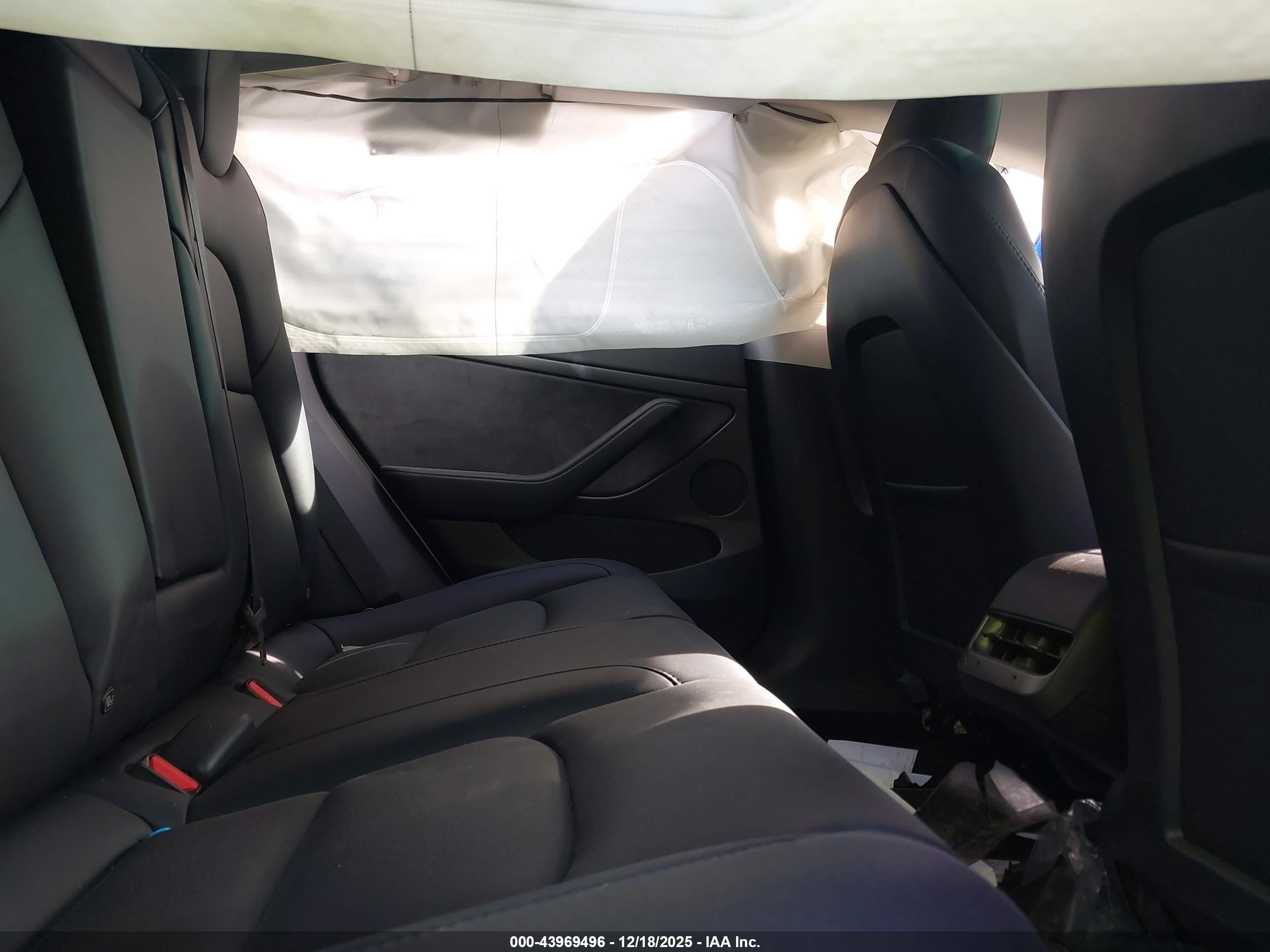 TESLA MODEL image 8
