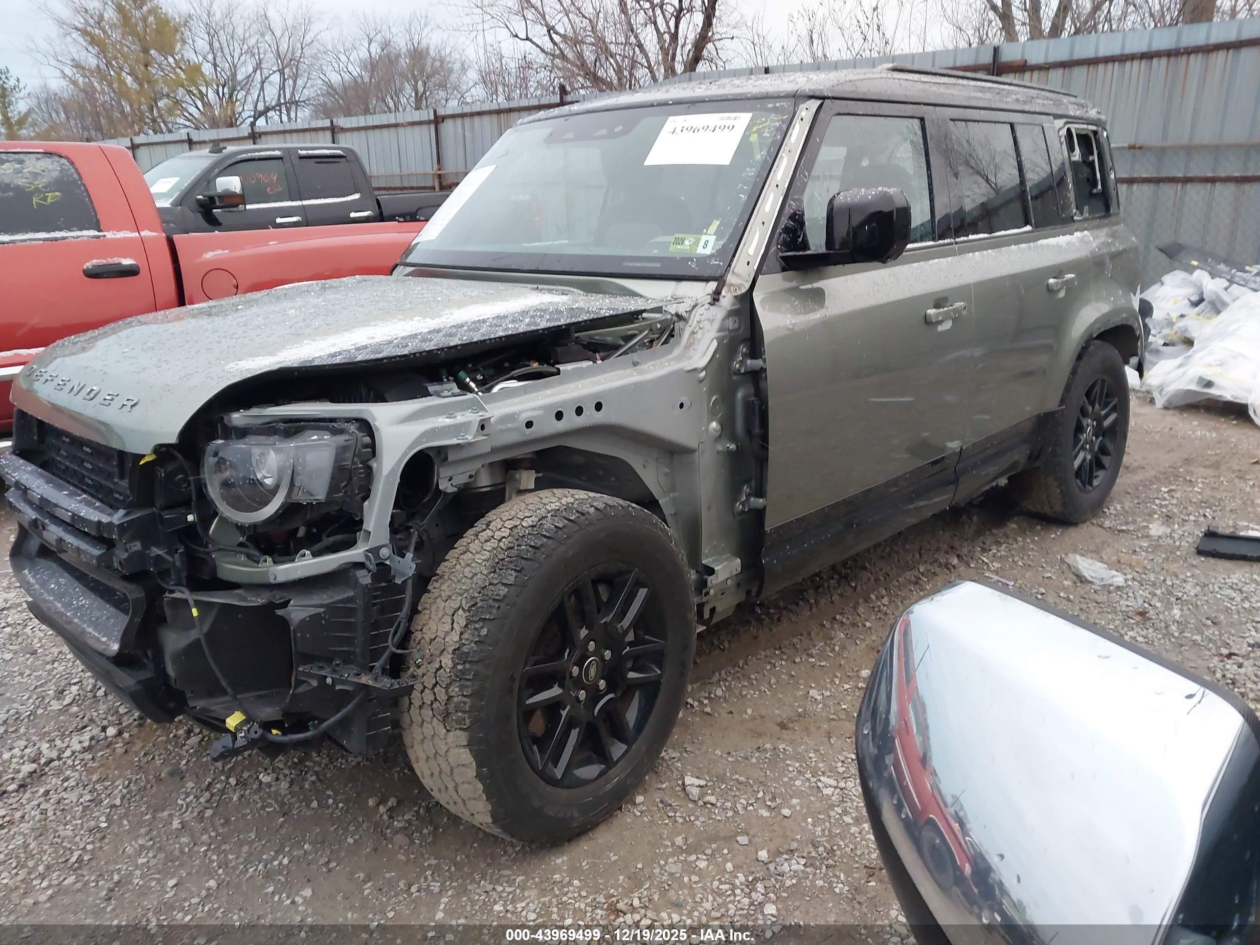 LAND ROVER image 2