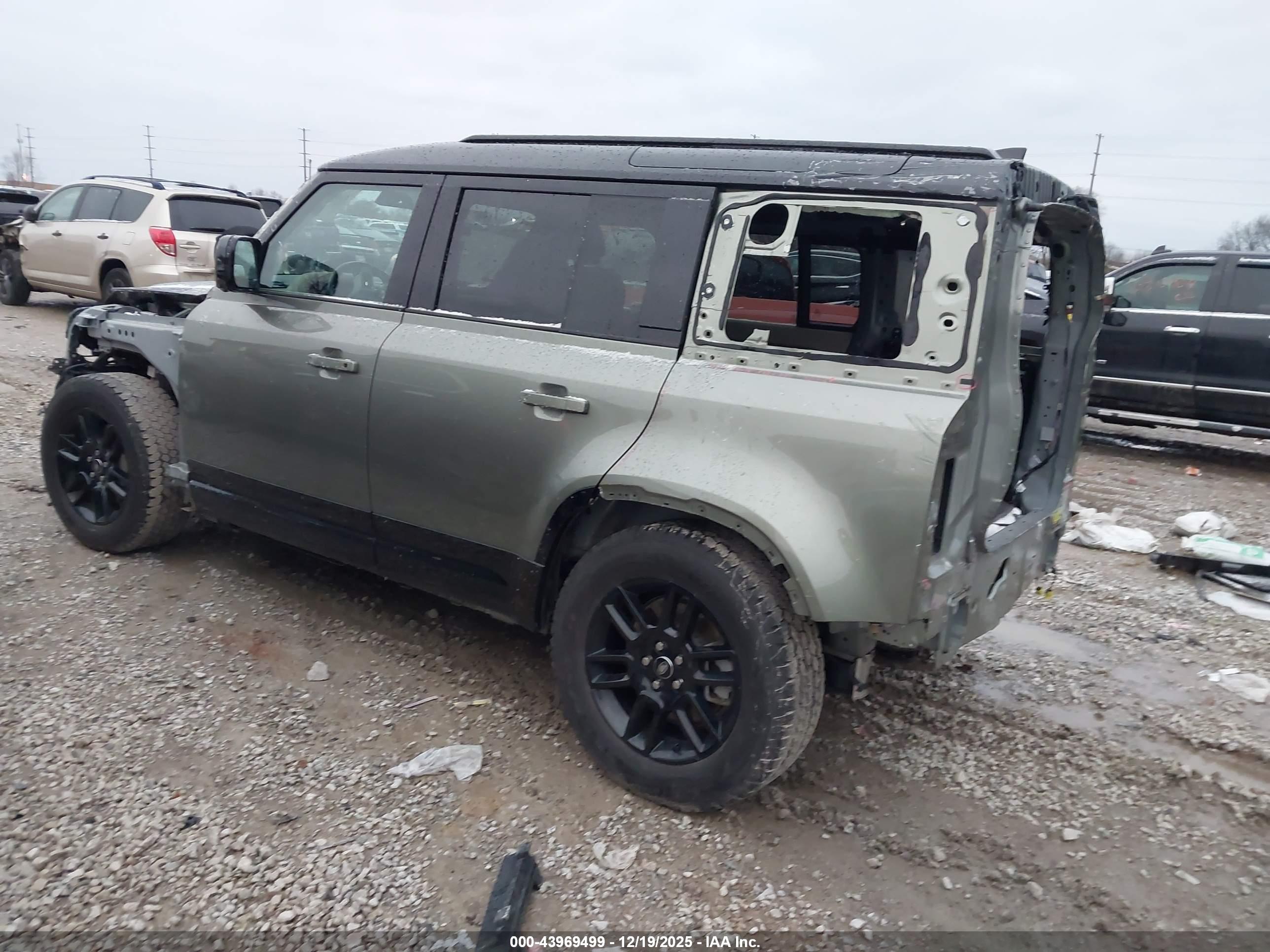 LAND ROVER image 3