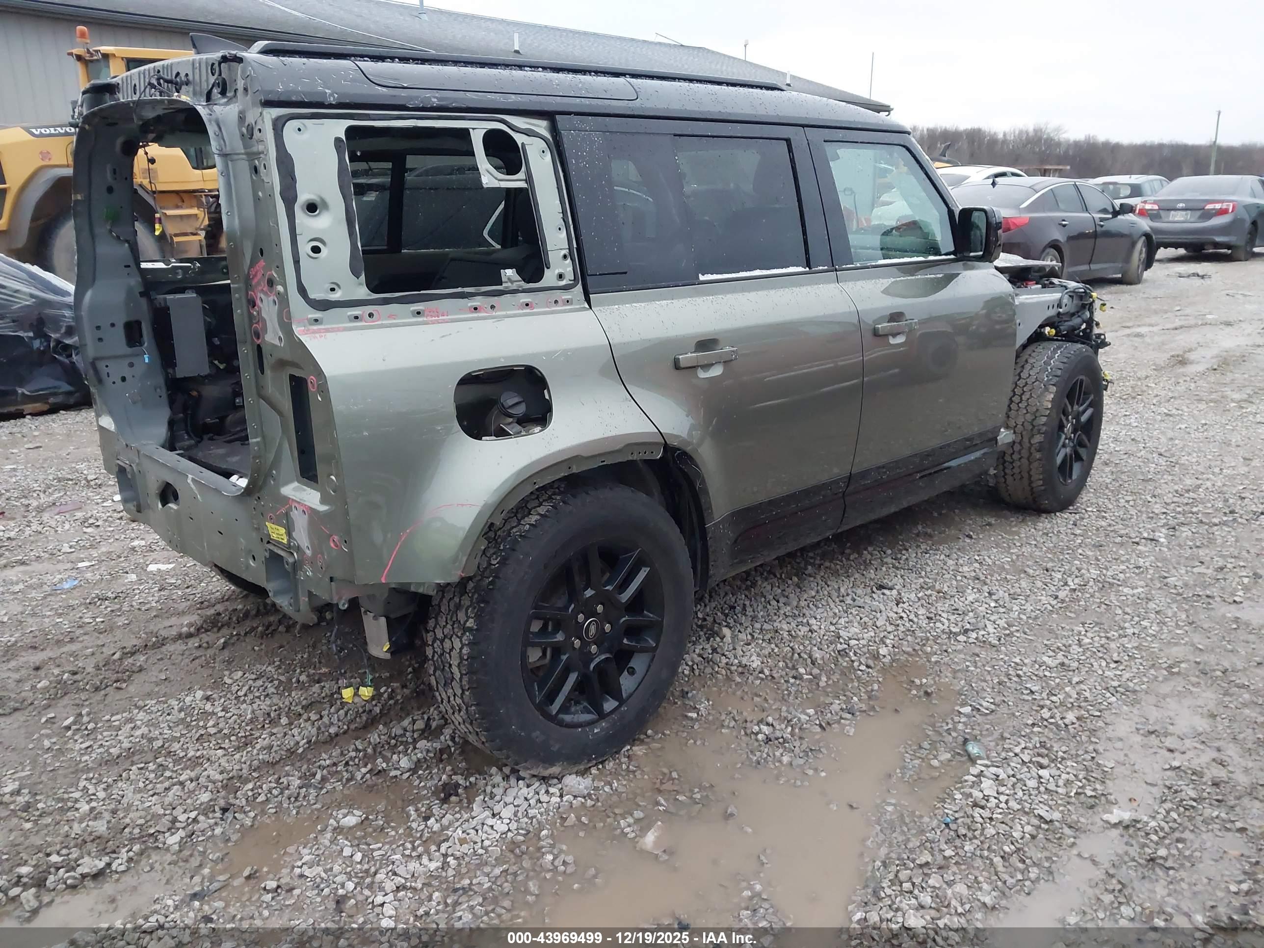 LAND ROVER image 4