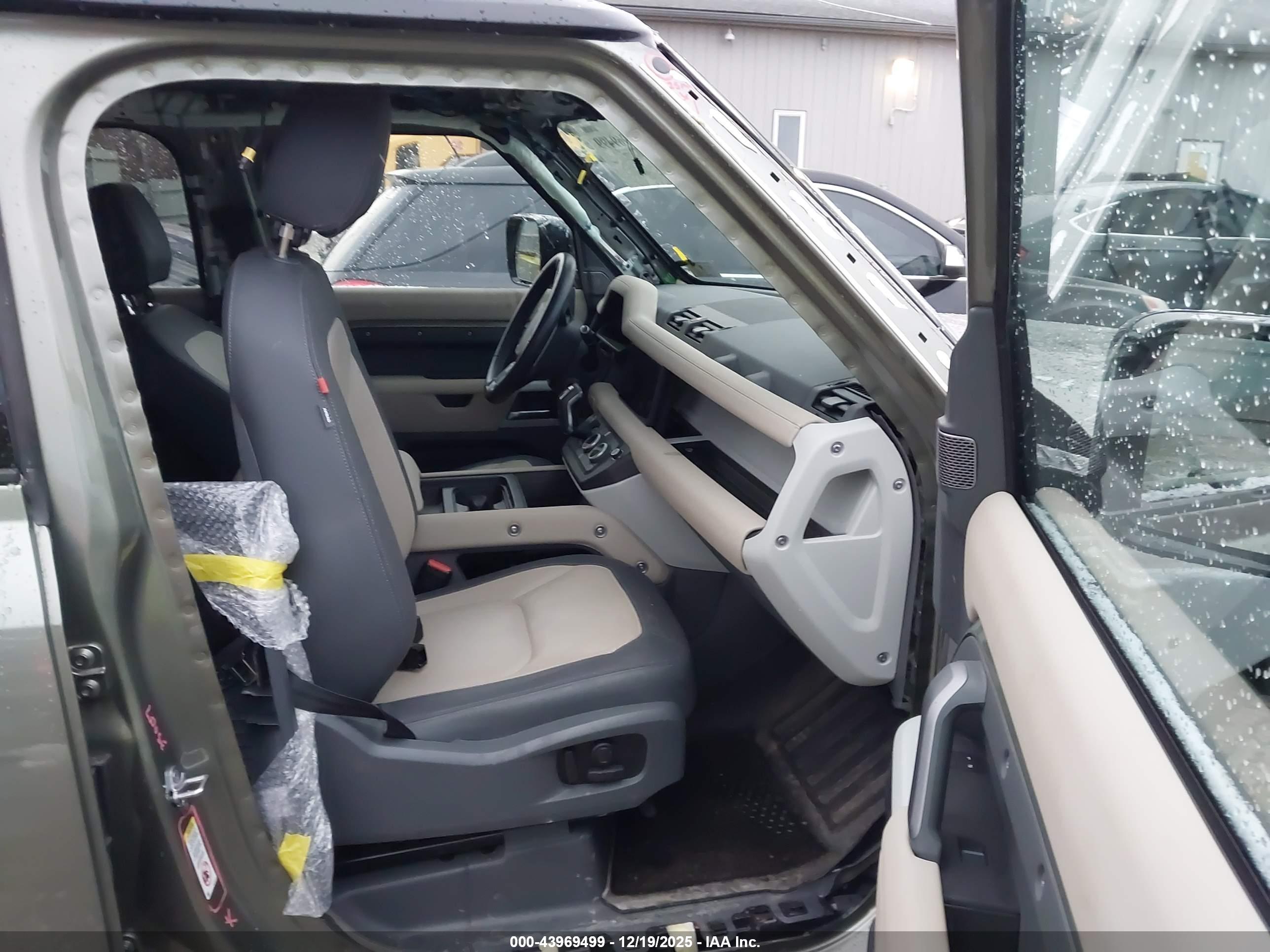LAND ROVER image 5