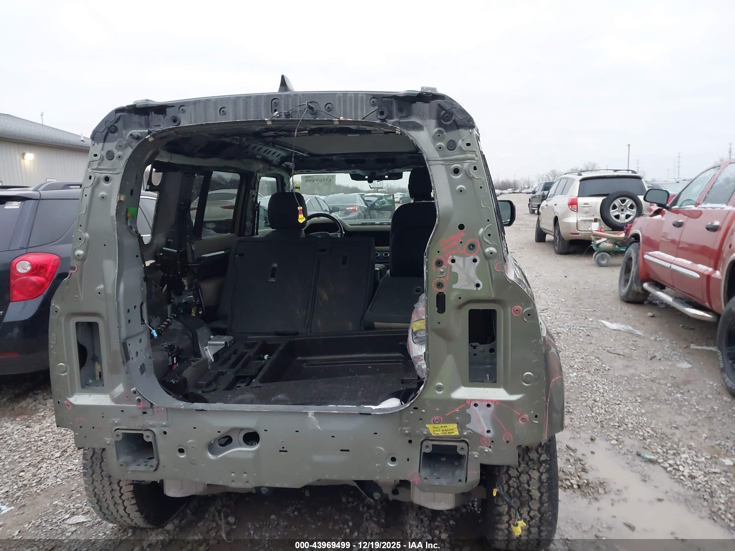 LAND ROVER image 6