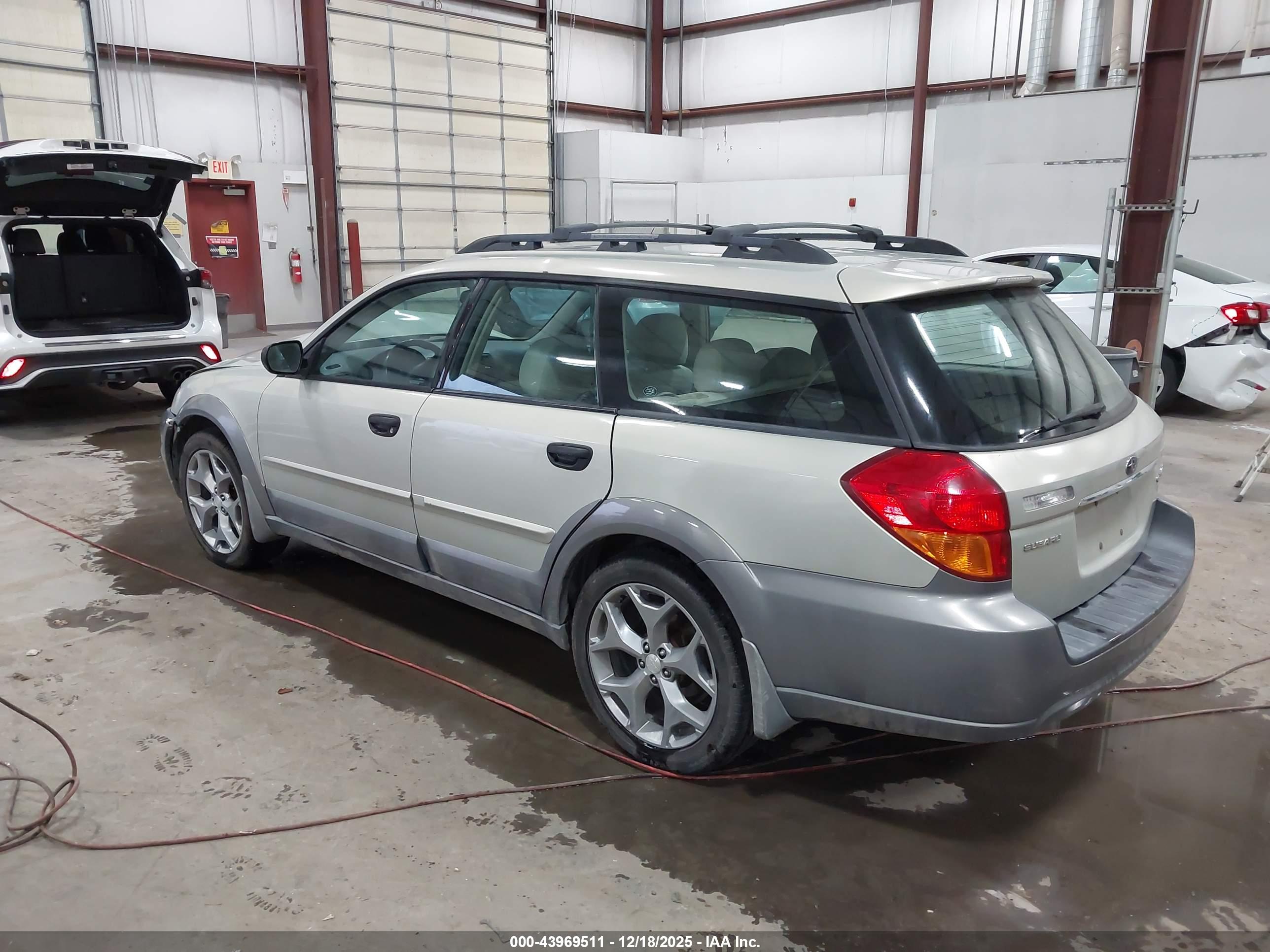 SUBARU OUTBACK image 3