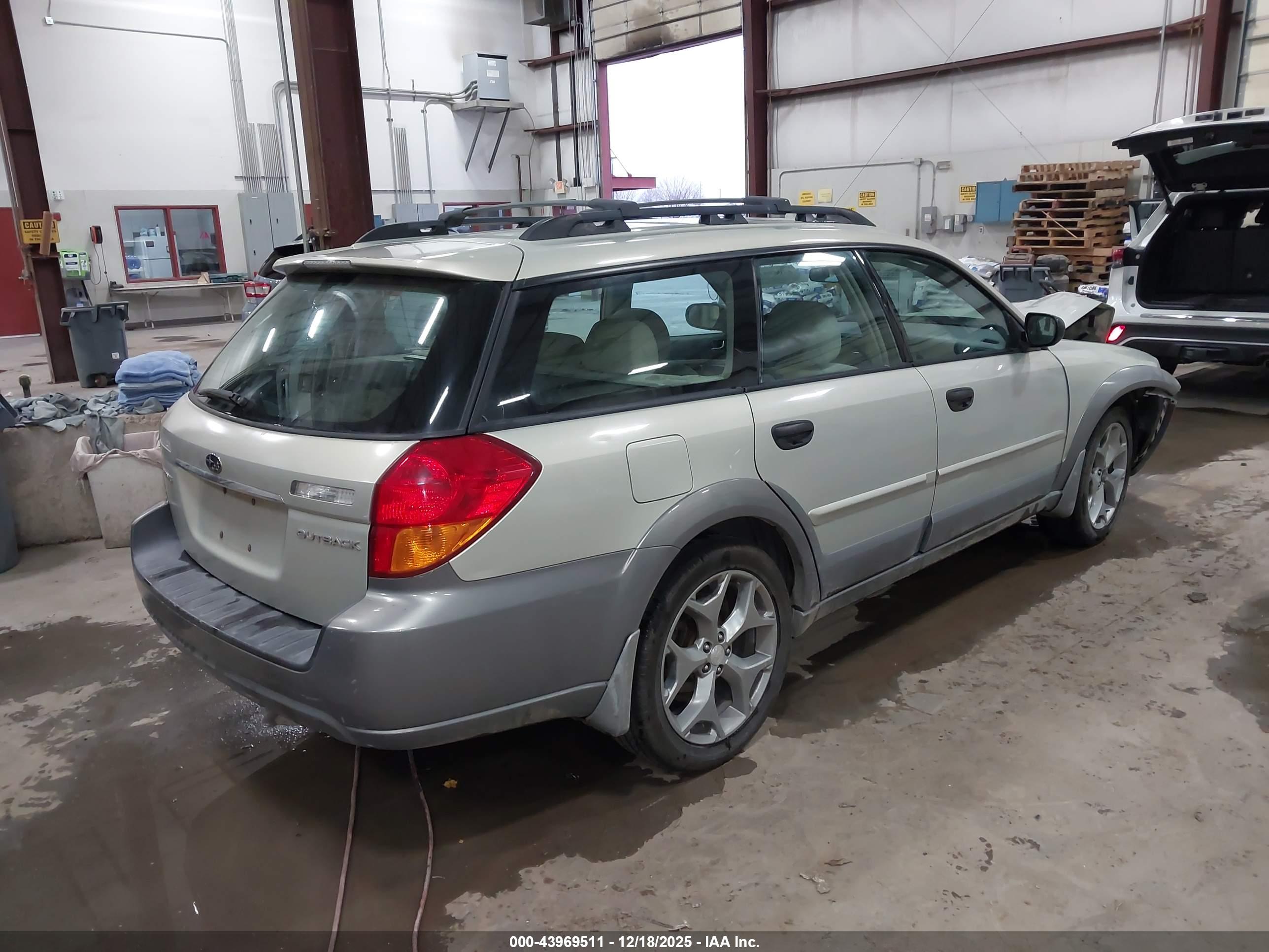SUBARU OUTBACK image 4