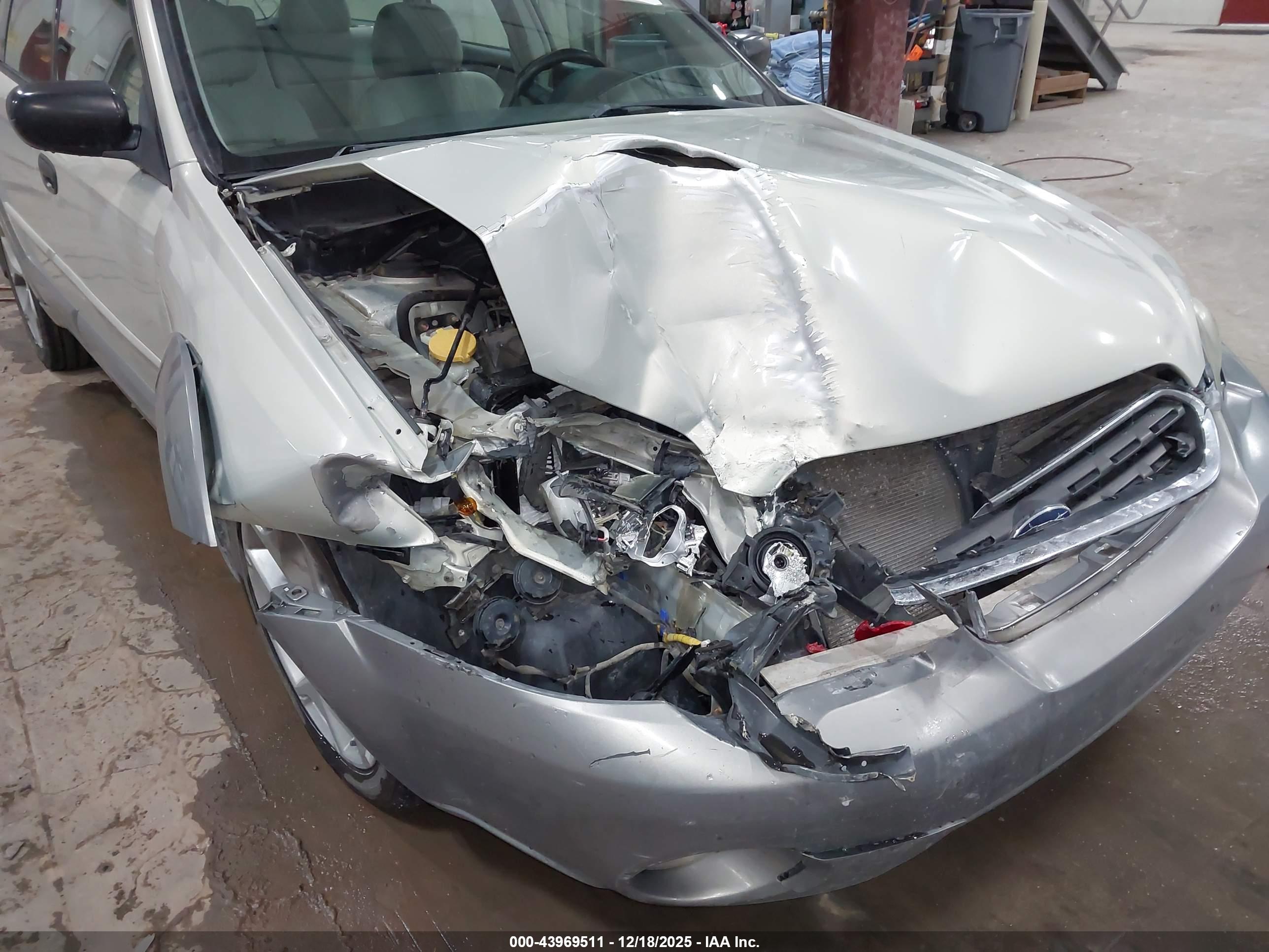SUBARU OUTBACK image 6