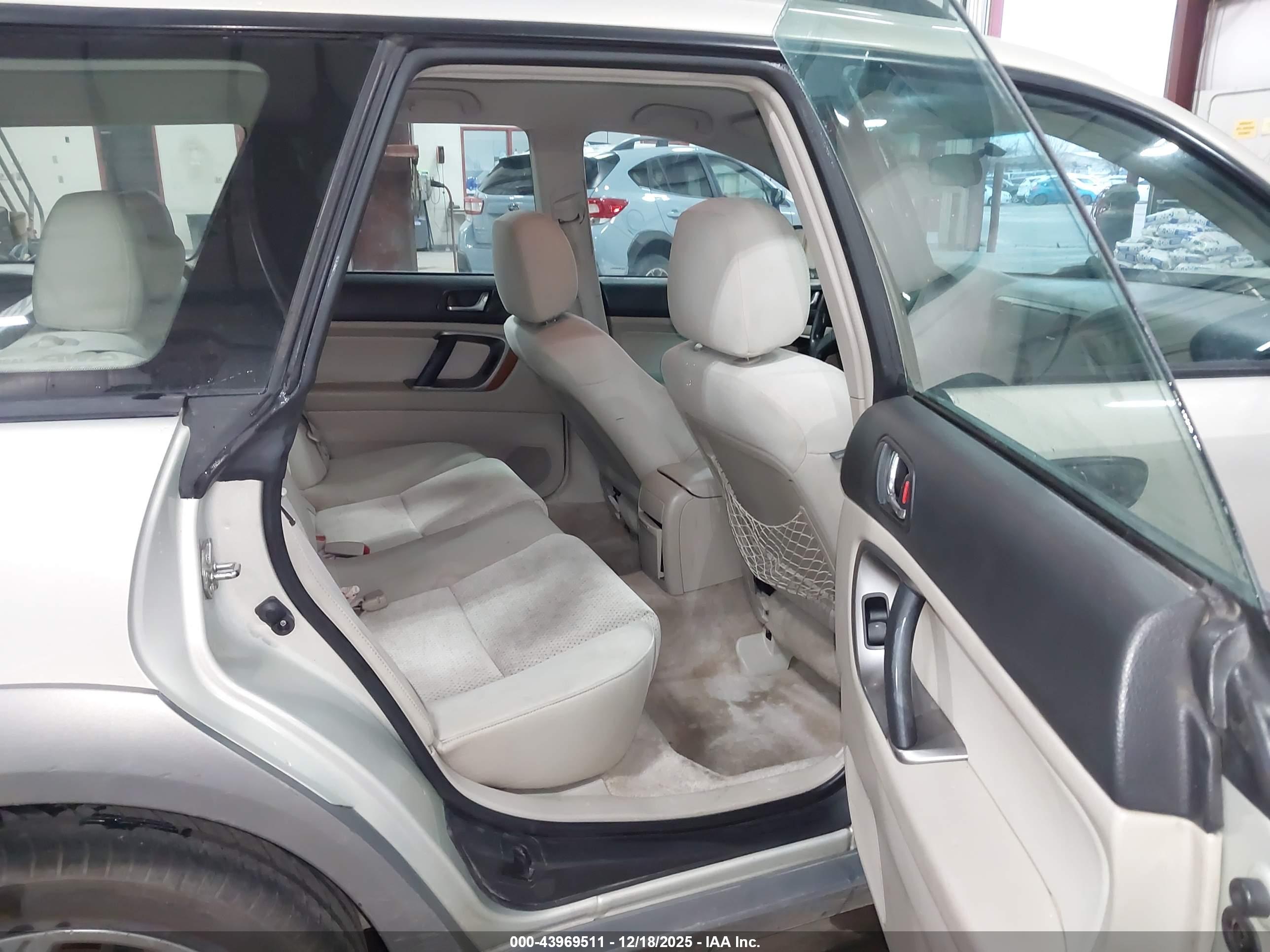 SUBARU OUTBACK image 8