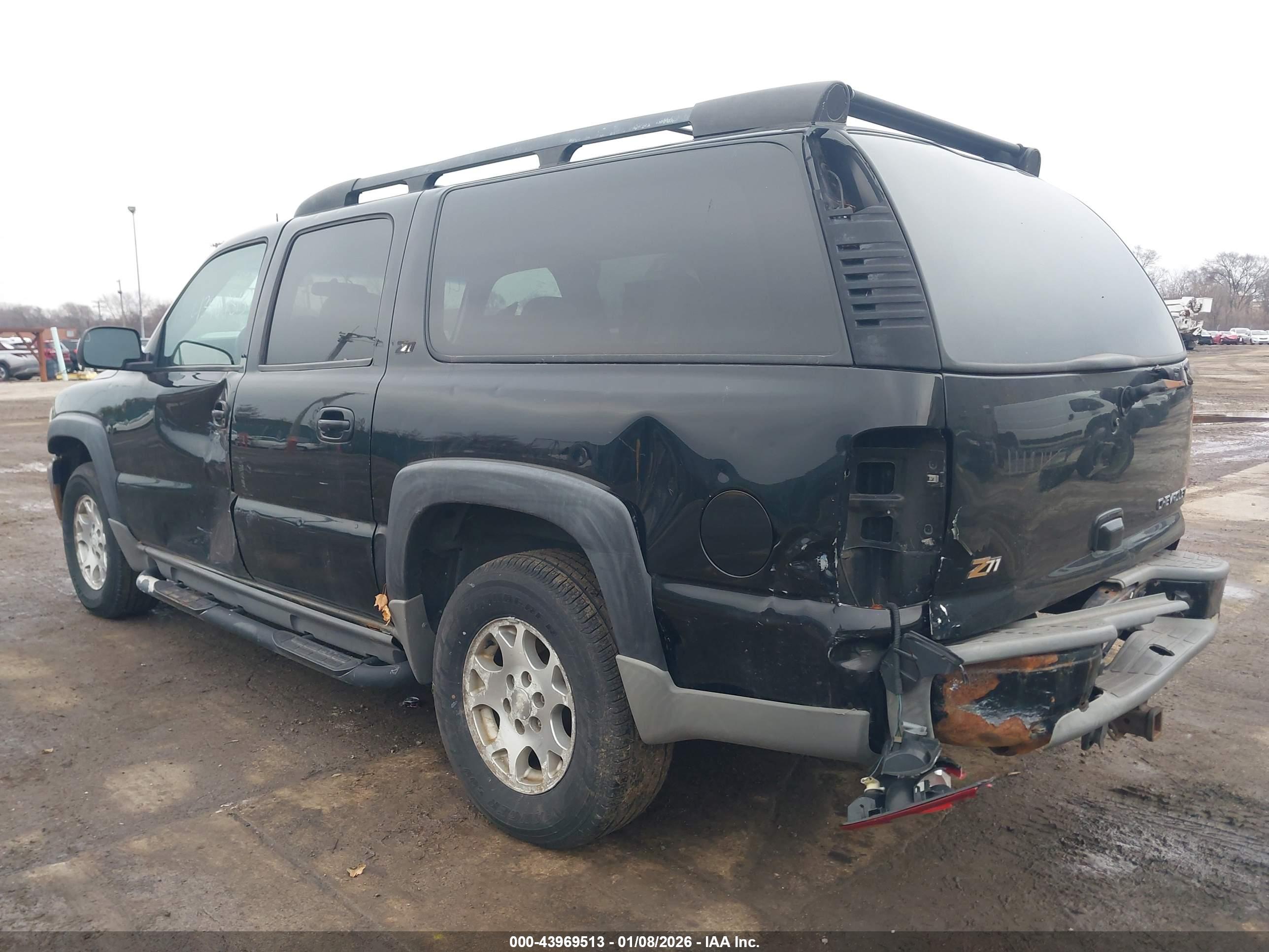CHEVROLET SUBURBAN image 3